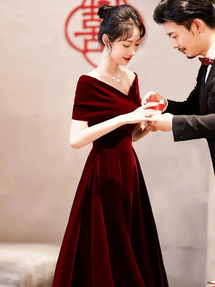 Bride's One-Shoulder Red Evening Dress Wine Toasting Suit Korean Style Long A-Line Skirt Wedding Dress for Women
Bride's One-Shoulder Red Evening Dress Wine Toasting Suit Korean Style Long A-Line Skirt Wedding Dress for Women