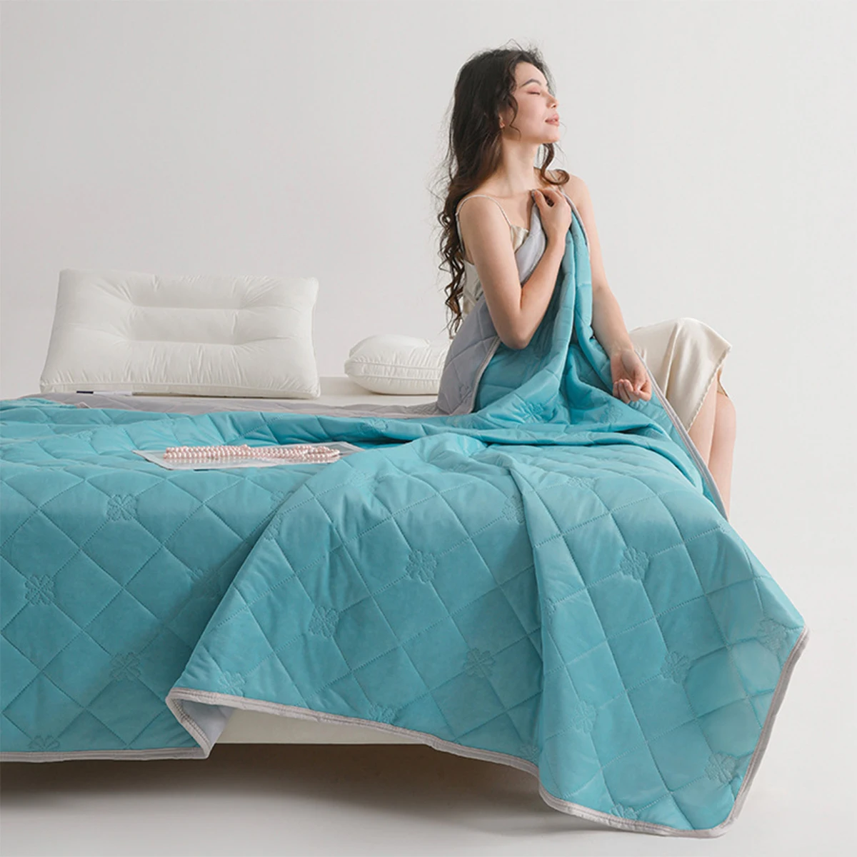 Optimal ice silk summer cool quilt. Soothes skin with icy feel. Washable with water
Optimal ice silk summer cool quilt. Soothes skin with icy feel. Washable with water