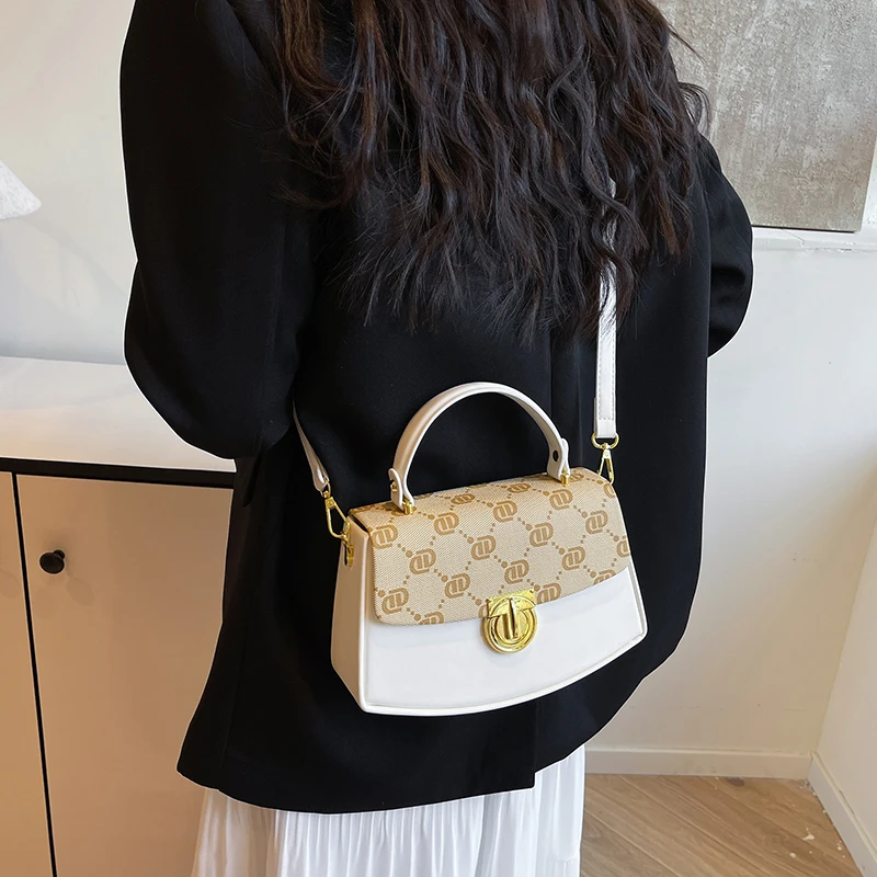 Chic Stylish Clutch Mini Bag For Women Night Out With Vintage Look And Simple Letter Logo Messenger
Chic Stylish Clutch Mini Bag For Women Night Out With Vintage Look And Simple Letter Logo Messenger