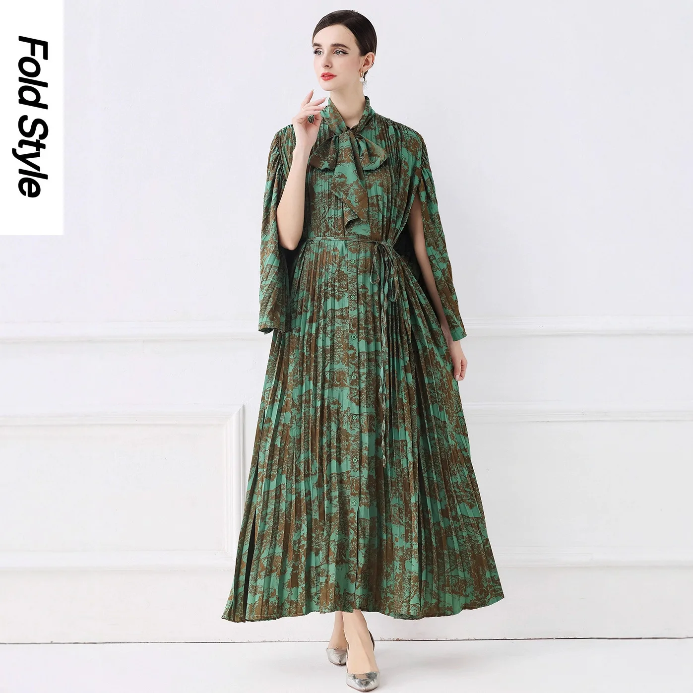 Осень-зима 2022, новое модное плиссированное платье с круглым маятниковым золотым принтом, женская одежда
Осень-зима 2022, новое модное плиссированное платье с круглым маятниковым золотым принтом, женская одежда