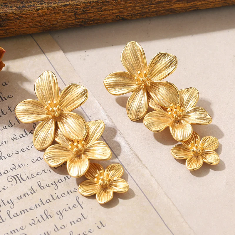Elegant Hand Painted Enamel Flower Drop Earrings Women Retro Gold Plated Graduated Jasmine Blossom Dangle Wedding Gift
Elegant Hand Painted Enamel Flower Drop Earrings Women Retro Gold Plated Graduated Jasmine Blossom Dangle Wedding Gift