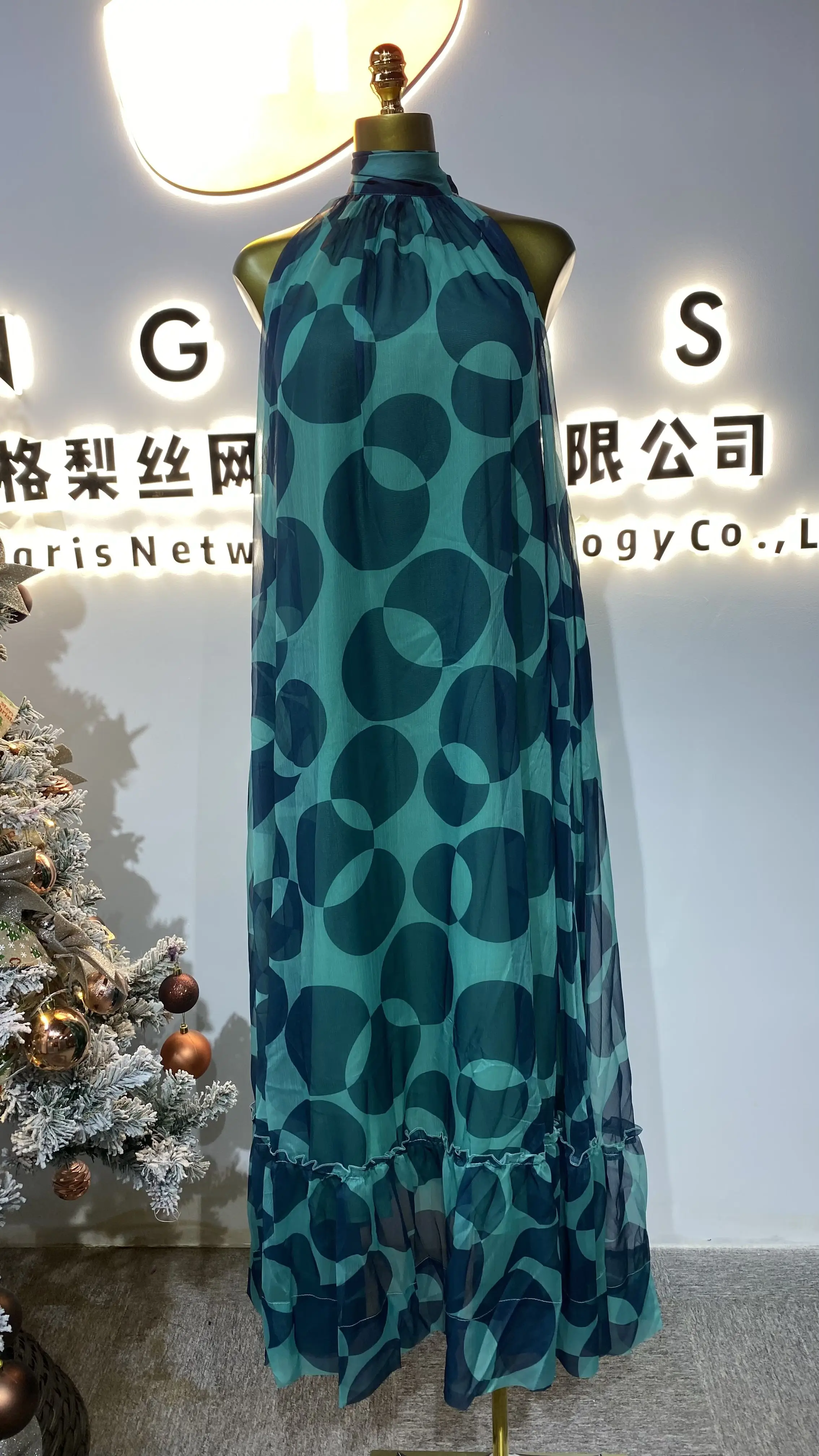 Boutique wholesale 2025 summer new fashion French sleeveless backless ruffled women's clothing-GZMM260
Boutique wholesale 2025 summer new fashion French sleeveless backless ruffled women's clothing-GZMM260