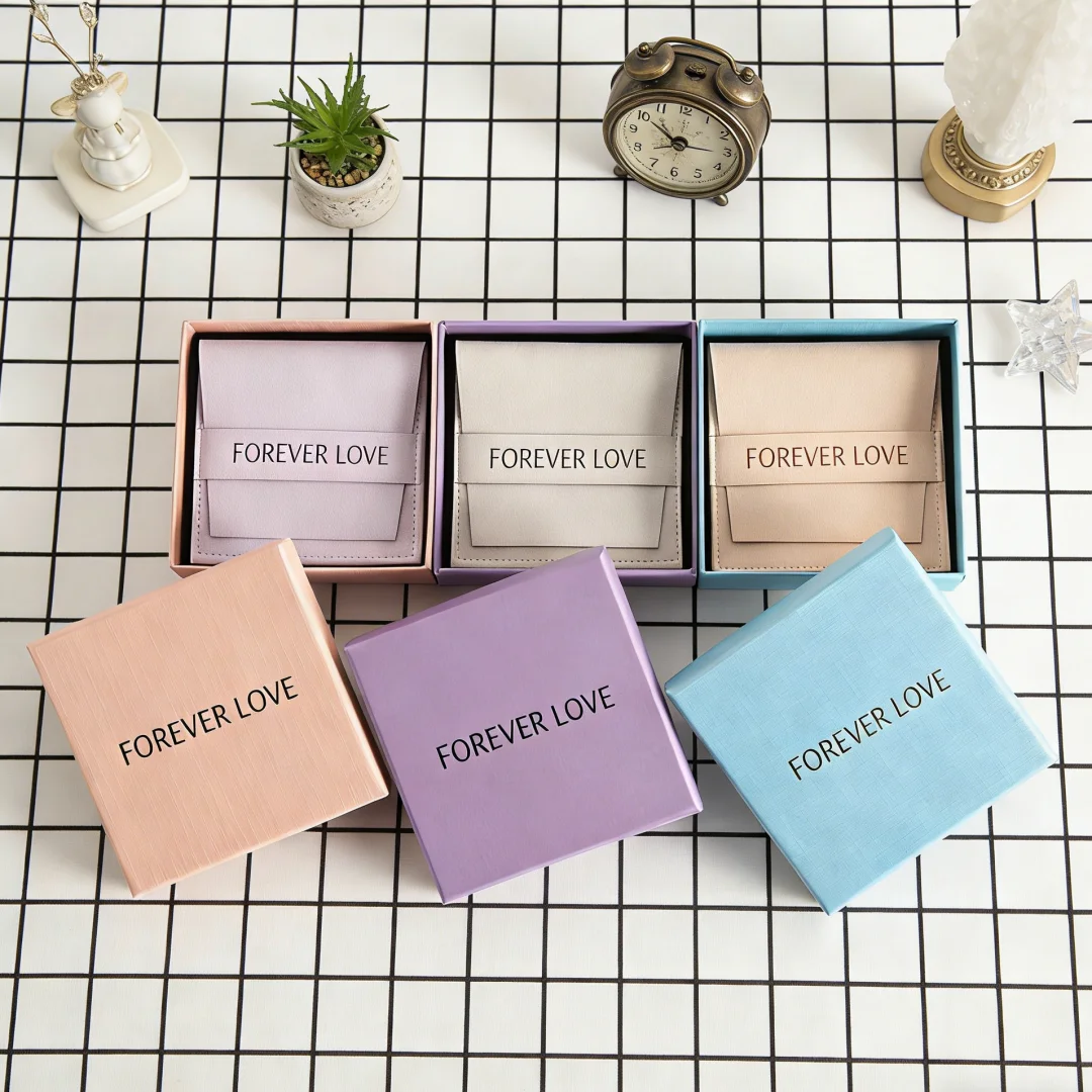 Custom Logo 9x9x3cm Paper Gift Jewelry Box with 8x8cm Microfiber Bags for Bracelet Necklace Earring Wedding Travel Storage Case
Custom Logo 9x9x3cm Paper Gift Jewelry Box with 8x8cm Microfiber Bags for Bracelet Necklace Earring Wedding Travel Storage Case
