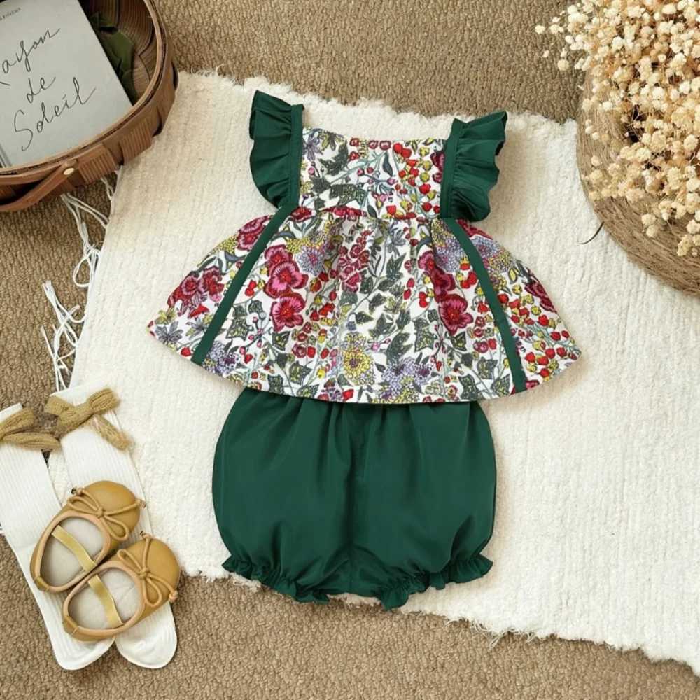 Комплект из 2 шт./компл., летний топ и шорты с цветочным принтом для девочек, одежда для маленьких девочек, милый пляжный комплект для малышей
Комплект из 2 шт./компл., летний топ и шорты с цветочным принтом для девочек, одежда для маленьких девочек, милый пляжный комплект для малышей