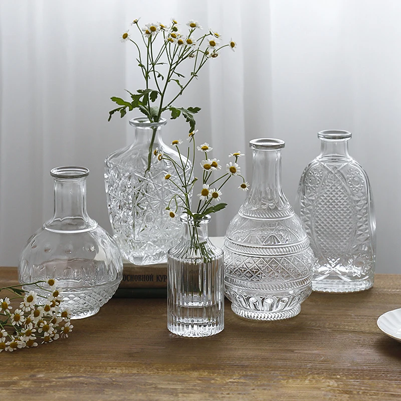 Glass Flower Vase European Retro Relief Creative Illustration Transparent Hydroponic Art Photo Props Home Wedding Decoration
Glass Flower Vase European Retro Relief Creative Illustration Transparent Hydroponic Art Photo Props Home Wedding Decoration