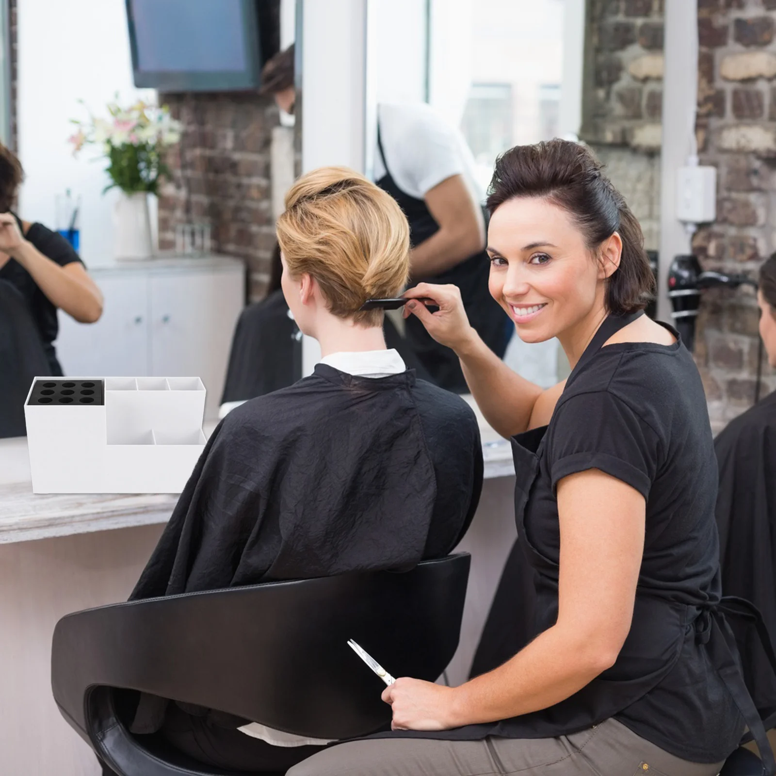 Стильный ящик для хранения парикмахерских инструментов, прочный органайзер для ножниц, расчесок, зажимов, профессиональный салонный чехол, держатель для ножниц
Стильный ящик для хранения парикмахерских инструментов, прочный органайзер для ножниц, расчесок, зажимов, профессиональный салонный чехол, держатель для ножниц