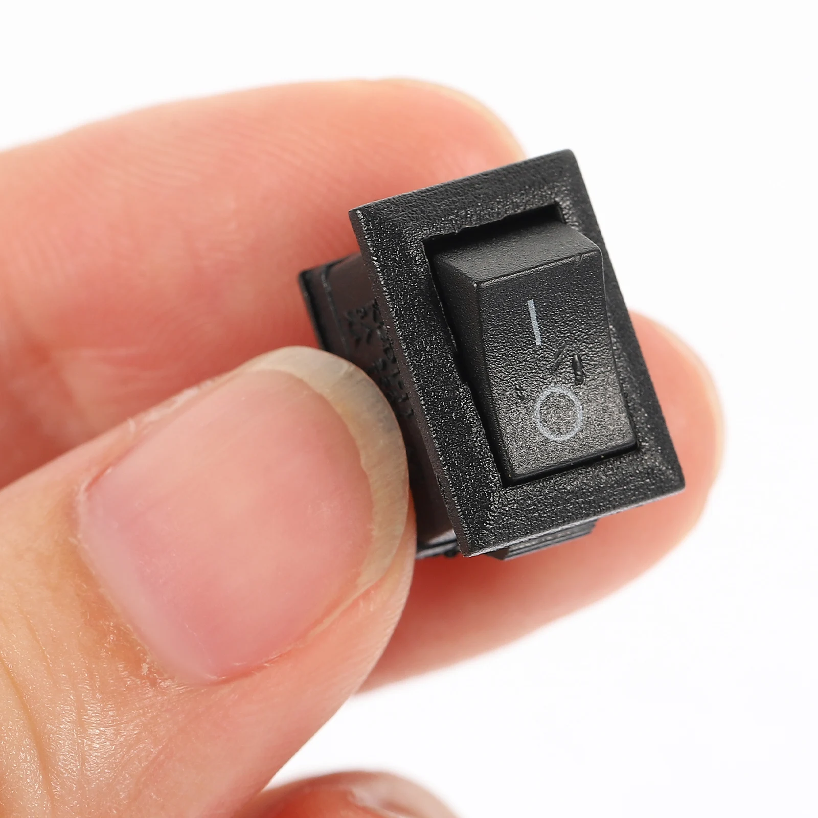 15pcs 15X21Mm 2 Pin On/Off Boat Rocker Switch 3A 250V 6A 125V Mini Black Snap-In Home Appliance Power Tool Replacement Solder
15pcs 15X21Mm 2 Pin On/Off Boat Rocker Switch 3A 250V 6A 125V Mini Black Snap-In Home Appliance Power Tool Replacement Solder