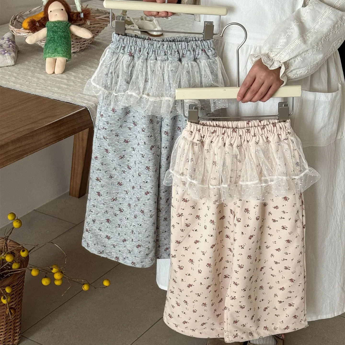 Girls Pants 2025 Spring New Childrens Wear Korean Style Baby Girl Fashion Lace Floral Straight Leg Pants Casual Simple Daily
Girls Pants 2025 Spring New Childrens Wear Korean Style Baby Girl Fashion Lace Floral Straight Leg Pants Casual Simple Daily