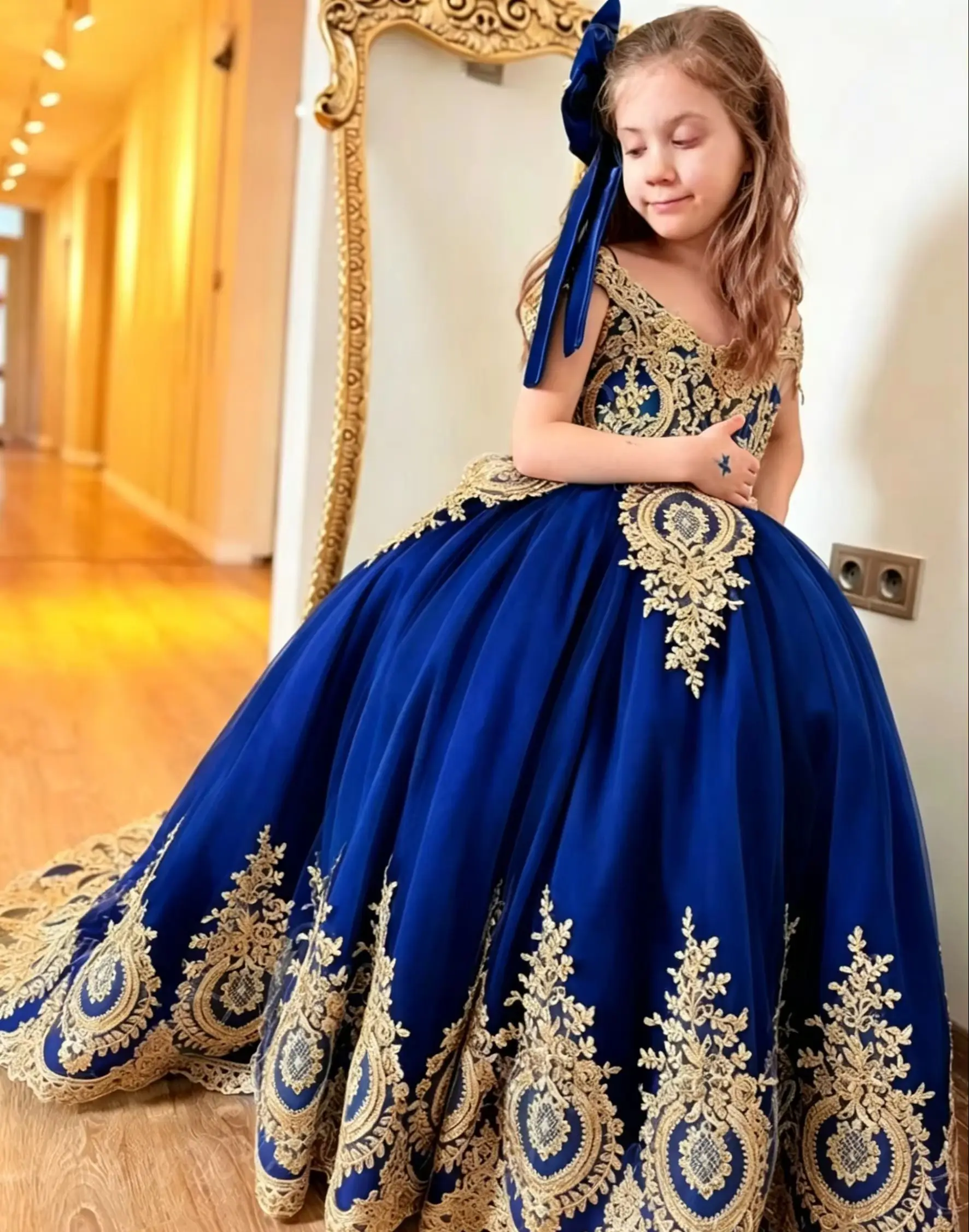 Elagant Flower Girl Dresses Princess Lace Appliques for Wedding Party Dress Floor Lenght Puffy First Communion Gown Custom
Elagant Flower Girl Dresses Princess Lace Appliques for Wedding Party Dress Floor Lenght Puffy First Communion Gown Custom