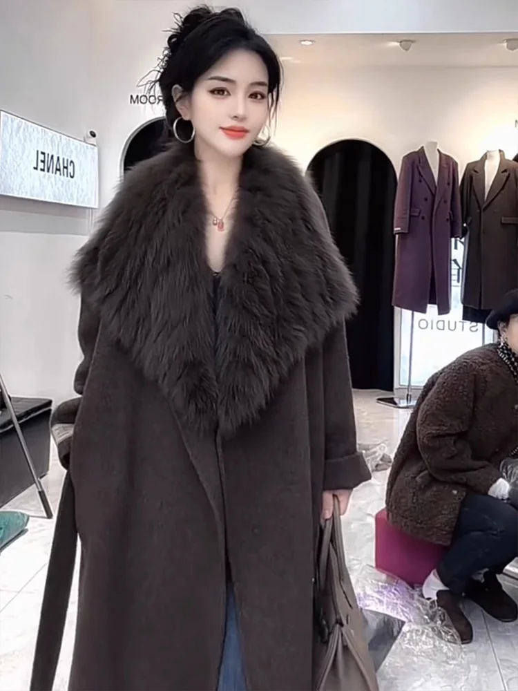Hebe Style Mid-Length Large Fur Collar Woolen Coat Women Winter plus Size Loose Fit Slimming Tweed Coat Korean Style Commute
Hebe Style Mid-Length Large Fur Collar Woolen Coat Women Winter plus Size Loose Fit Slimming Tweed Coat Korean Style Commute