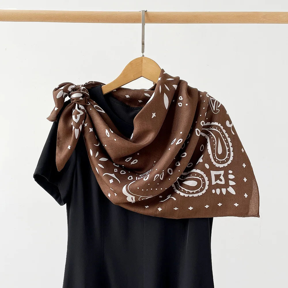 Summer cashew silk scarf high-end European and American simple fashion print 90 large square scarf women's scarf workplace match
Summer cashew silk scarf high-end European and American simple fashion print 90 large square scarf women's scarf workplace match