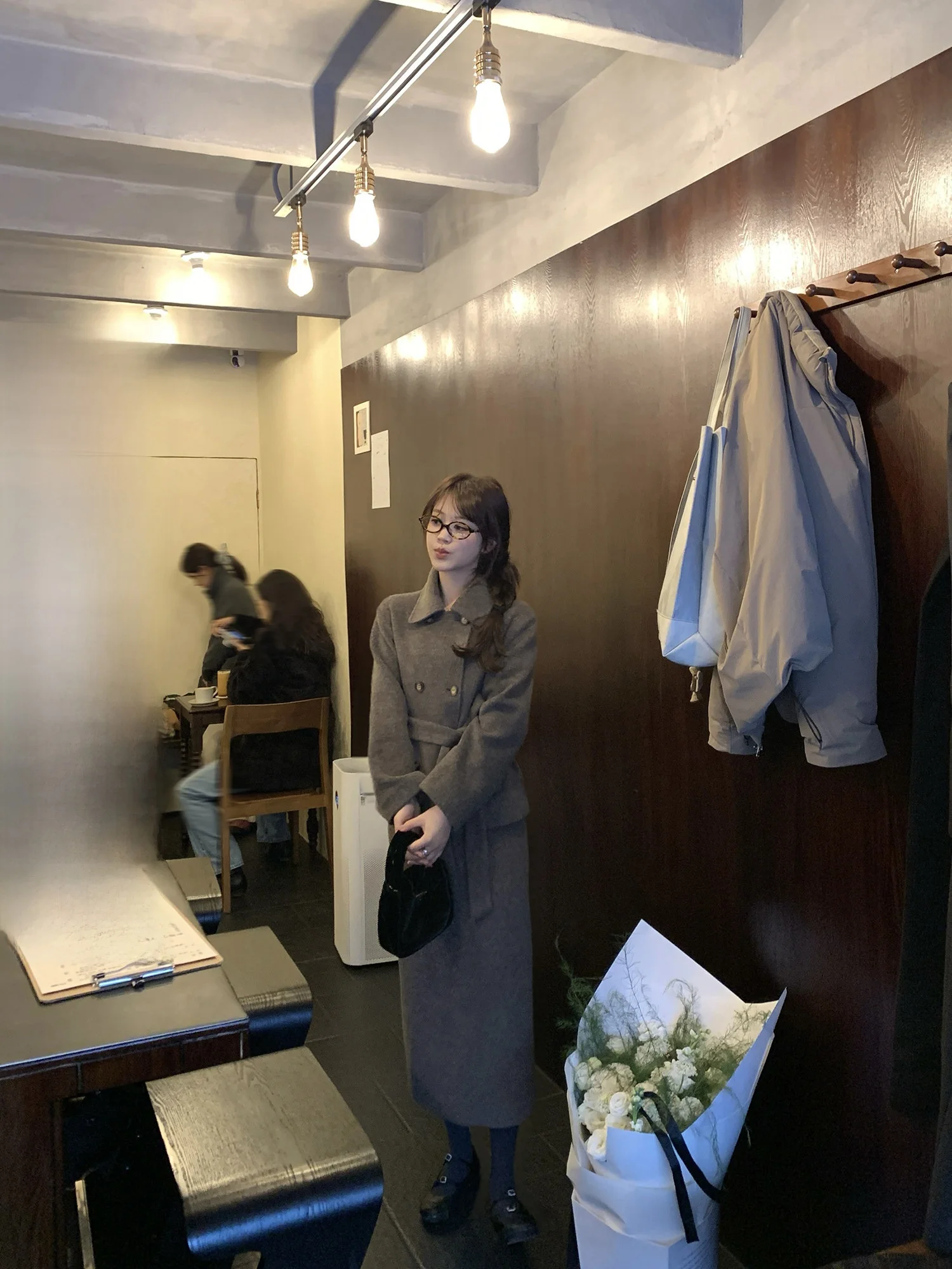 Elegant Vintage Early Spring Ebony Woolen Suit Set with Double-Row Buttoned Belt by AHY for Women Fashionable Commute Style
Elegant Vintage Early Spring Ebony Woolen Suit Set with Double-Row Buttoned Belt by AHY for Women Fashionable Commute Style