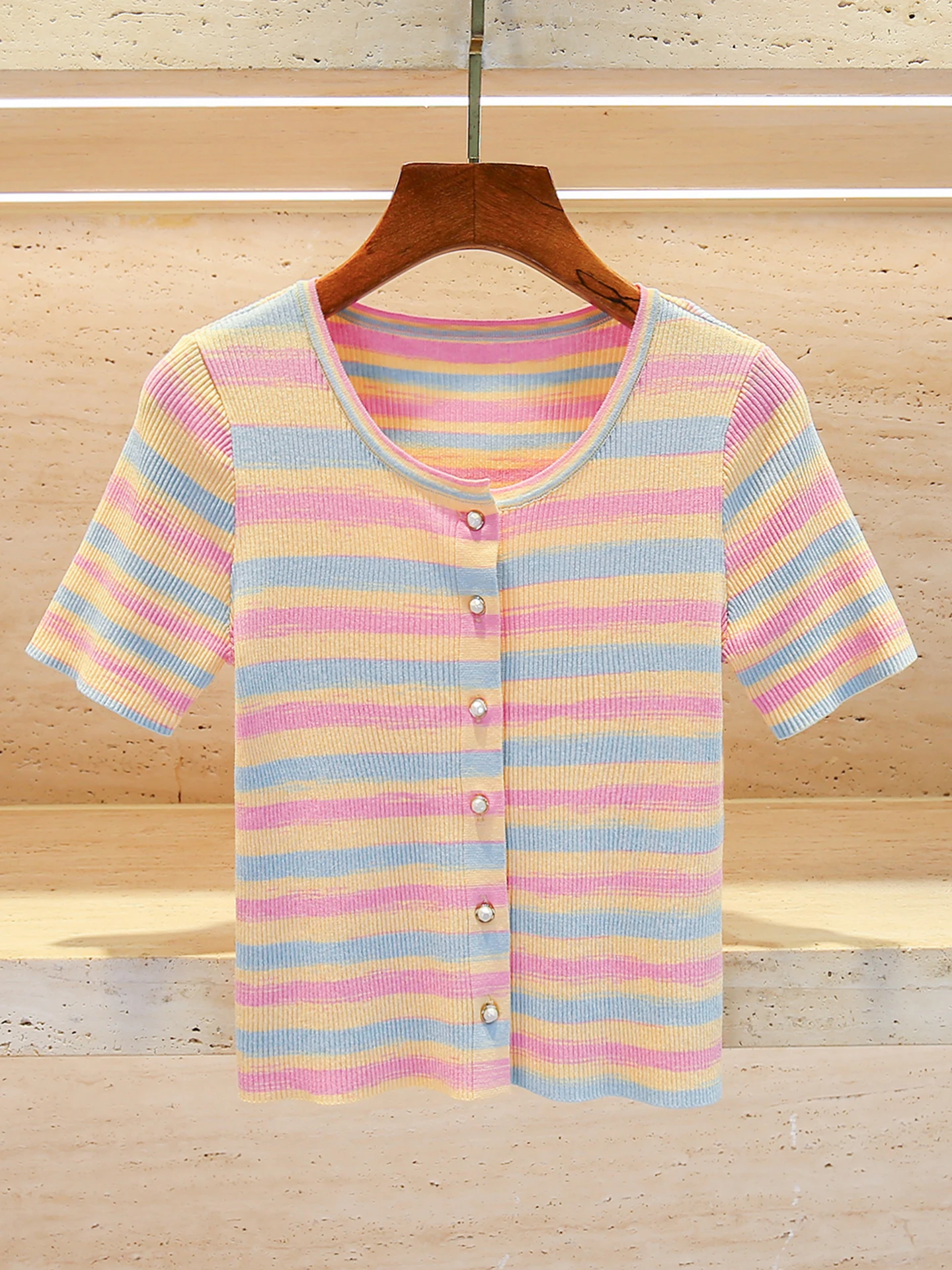 Высококачественный женский вязаный кардиган в радужную полоску, летний вязаный свитер для колледжа, китайский бренд, южное масло
Высококачественный женский вязаный кардиган в радужную полоску, летний вязаный свитер для колледжа, китайский бренд, южное масло