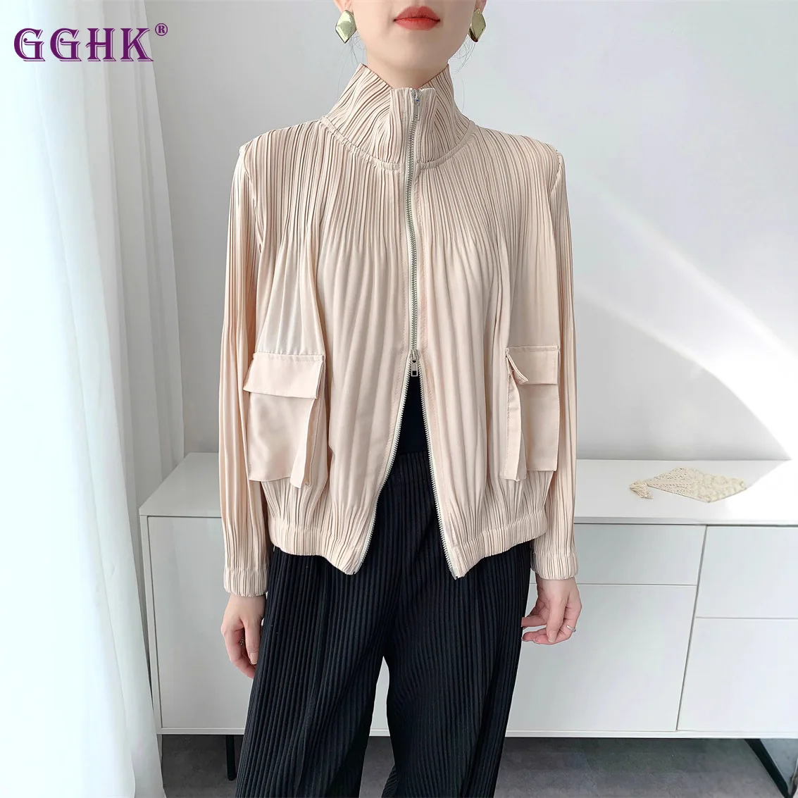 Miyake Pleated Fashionable Casual Zipper Coat 2026 Spring New Pleated Loose Top Long Sleeve Versatile Fashionable Jacket
Miyake Pleated Fashionable Casual Zipper Coat 2026 Spring New Pleated Loose Top Long Sleeve Versatile Fashionable Jacket