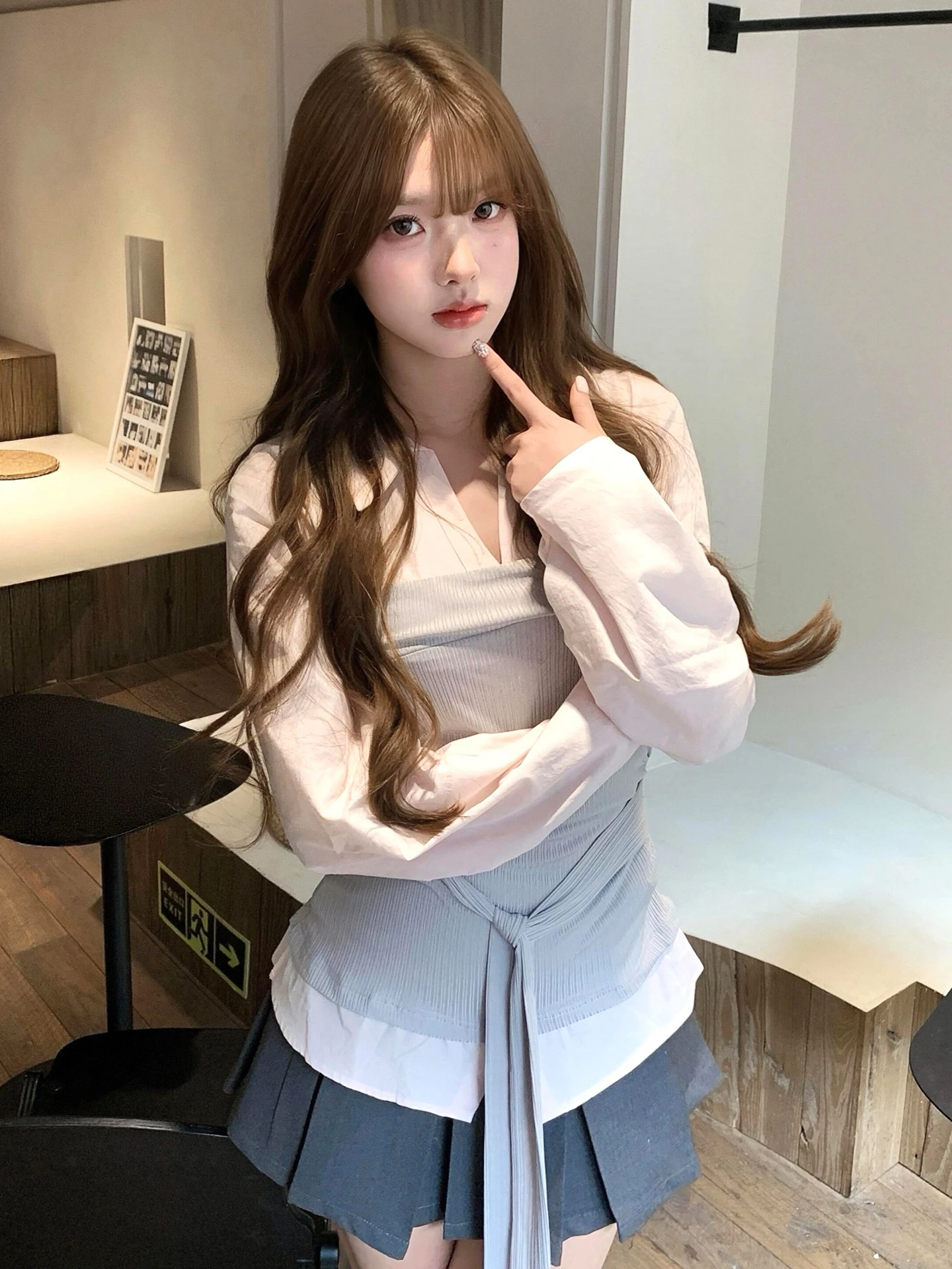 Корейская женская блузка с длинным рукавом, имитирующая двухслойность, для ранней весны, с эффектом похудения, воротник-стойка, приталенный крой, стильный дизайн
Корейская женская блузка с длинным рукавом, имитирующая двухслойность, для ранней весны, с эффектом похудения, воротник-стойка, приталенный крой, стильный дизайн