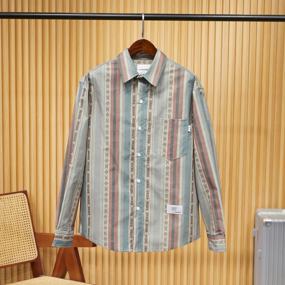 Men's Long Sve irt Color Woven Stripes 3D Silhouette Autumn Faion Trend Stand Fit arp Collar
Men's Long Sve irt Color Woven Stripes 3D Silhouette Autumn Faion Trend Stand Fit arp Collar