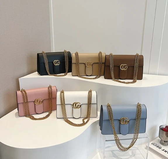 Small square bag for women 2024 new fashion versatile chain bag retro niche outing messenger bag single shoulder crossbody bag
Small square bag for women 2024 new fashion versatile chain bag retro niche outing messenger bag single shoulder crossbody bag