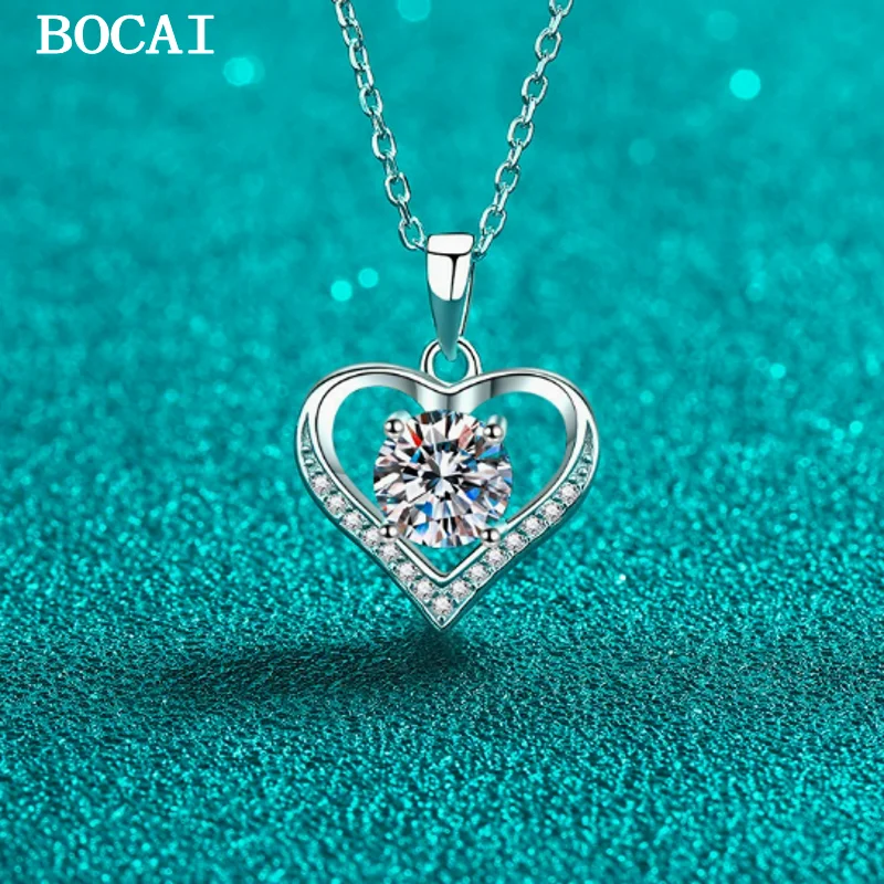 BOCAI S925 Silver Simple And Fashionable Plated With PT950 Gold Moissanite Heart Pendant
BOCAI S925 Silver Simple And Fashionable Plated With PT950 Gold Moissanite Heart Pendant