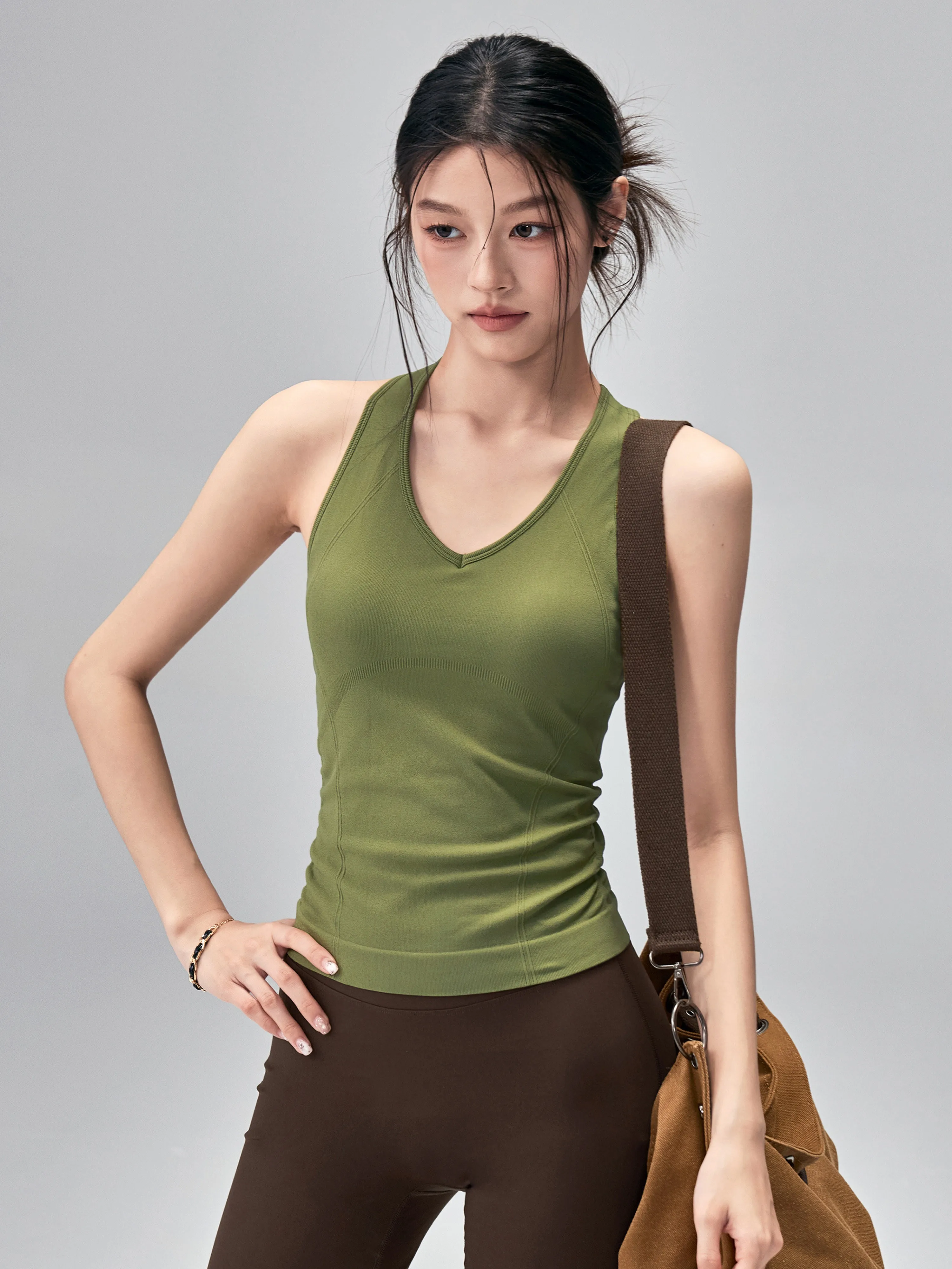 V-Neck Yoga Vest Top Women's Fitness Training Tank Top Quick Dry Elastic Sleeveless Sports Top Summer Running Outfit
V-Neck Yoga Vest Top Women's Fitness Training Tank Top Quick Dry Elastic Sleeveless Sports Top Summer Running Outfit
