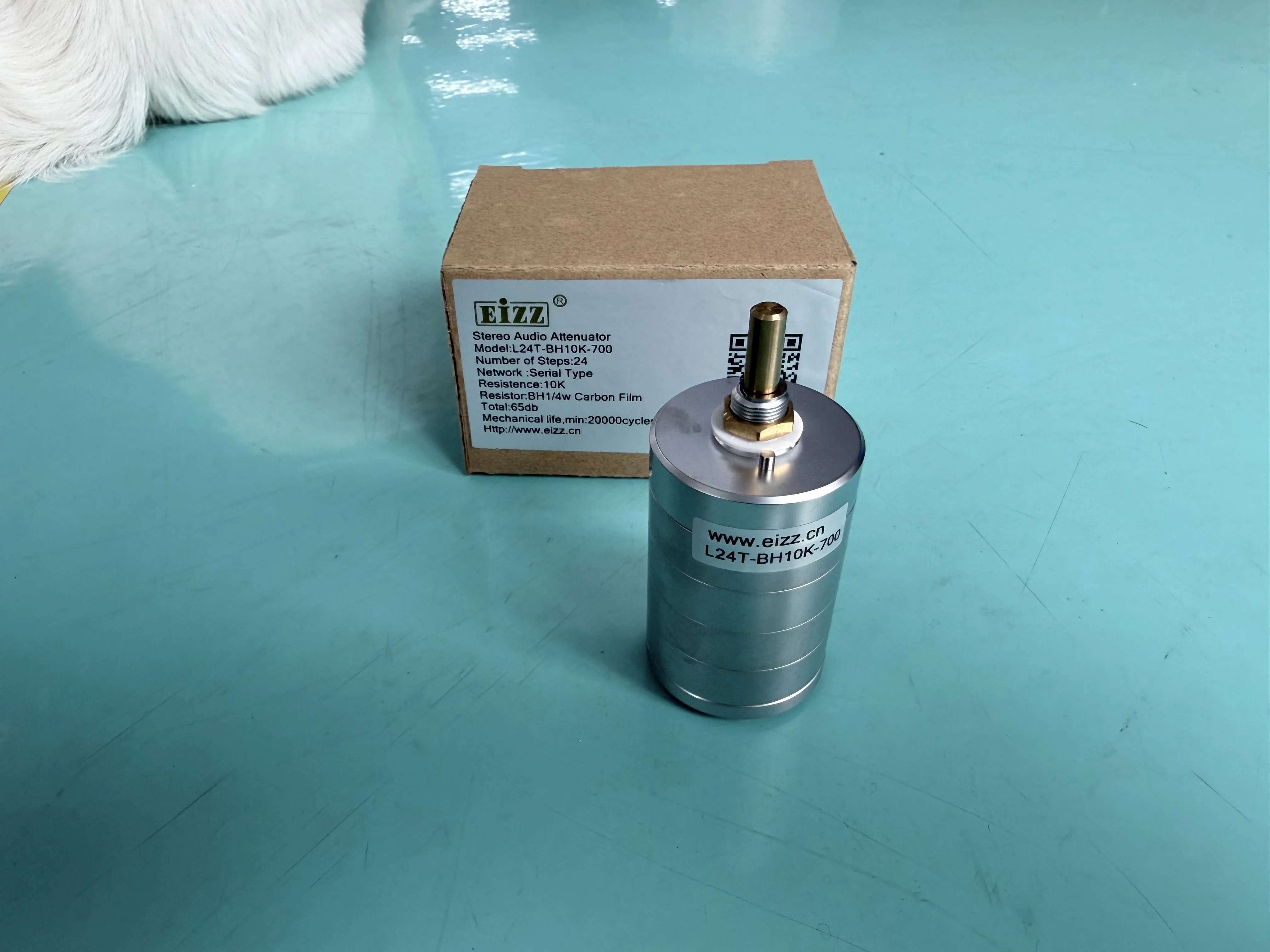 Hi-End EIZZ 4 Channel Stepped Potentiometer Quad Channel Audiophile Volume Attenuator for Home Theater System
Hi-End EIZZ 4 Channel Stepped Potentiometer Quad Channel Audiophile Volume Attenuator for Home Theater System