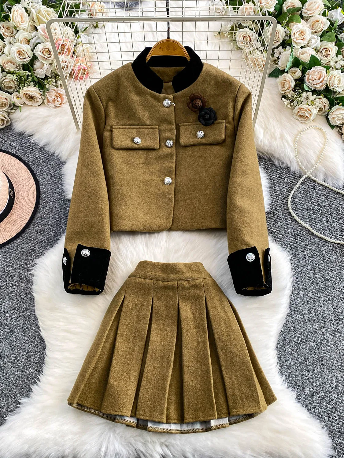 Metallic Button ort Coat And Skirt Set High Waist Slimming Pleated Tea Rose Stand Collar Warm Winter Faion for Teens
Metallic Button ort Coat And Skirt Set High Waist Slimming Pleated Tea Rose Stand Collar Warm Winter Faion for Teens