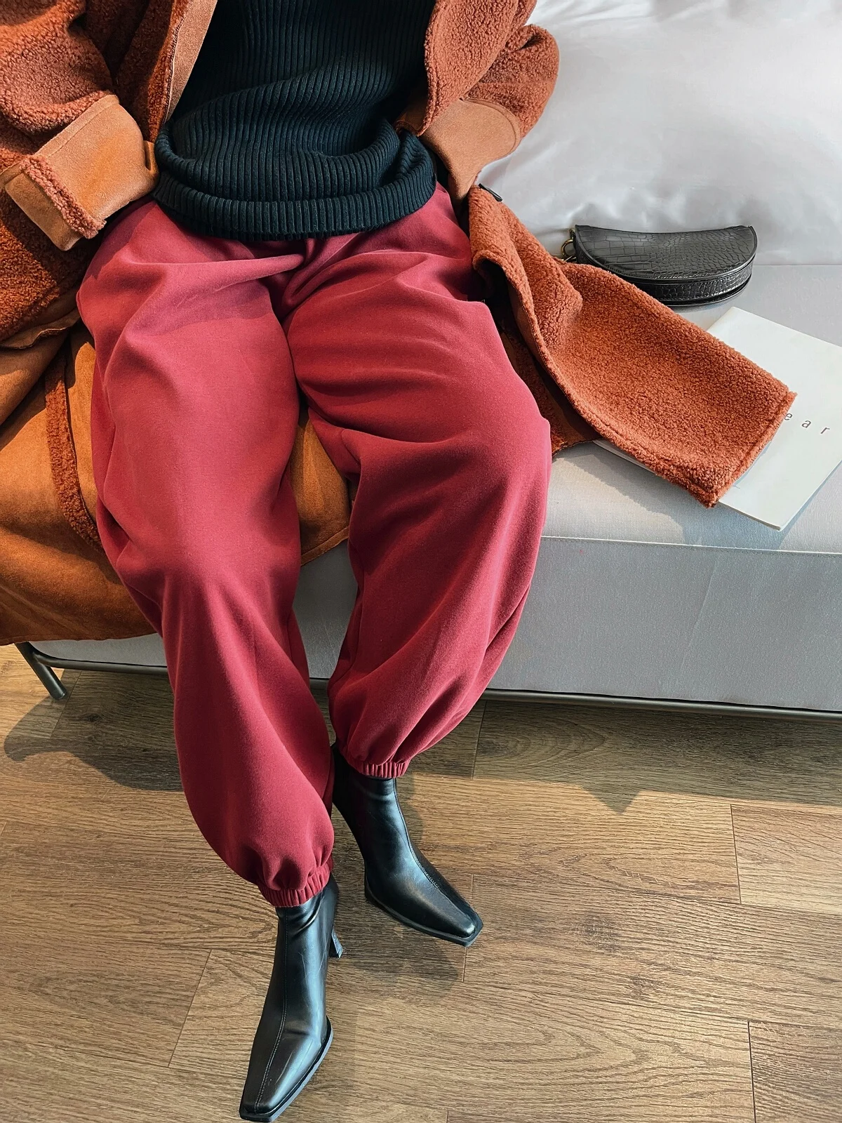 Женские спортивные брюки на флисовой подкладке, с высокой талией, свободные, повседневные, фасон «фонарики», осенне-зимние, новинка, укороченные, в корейском стиле
Женские спортивные брюки на флисовой подкладке, с высокой талией, свободные, повседневные, фасон «фонарики», осенне-зимние, новинка, укороченные, в корейском стиле