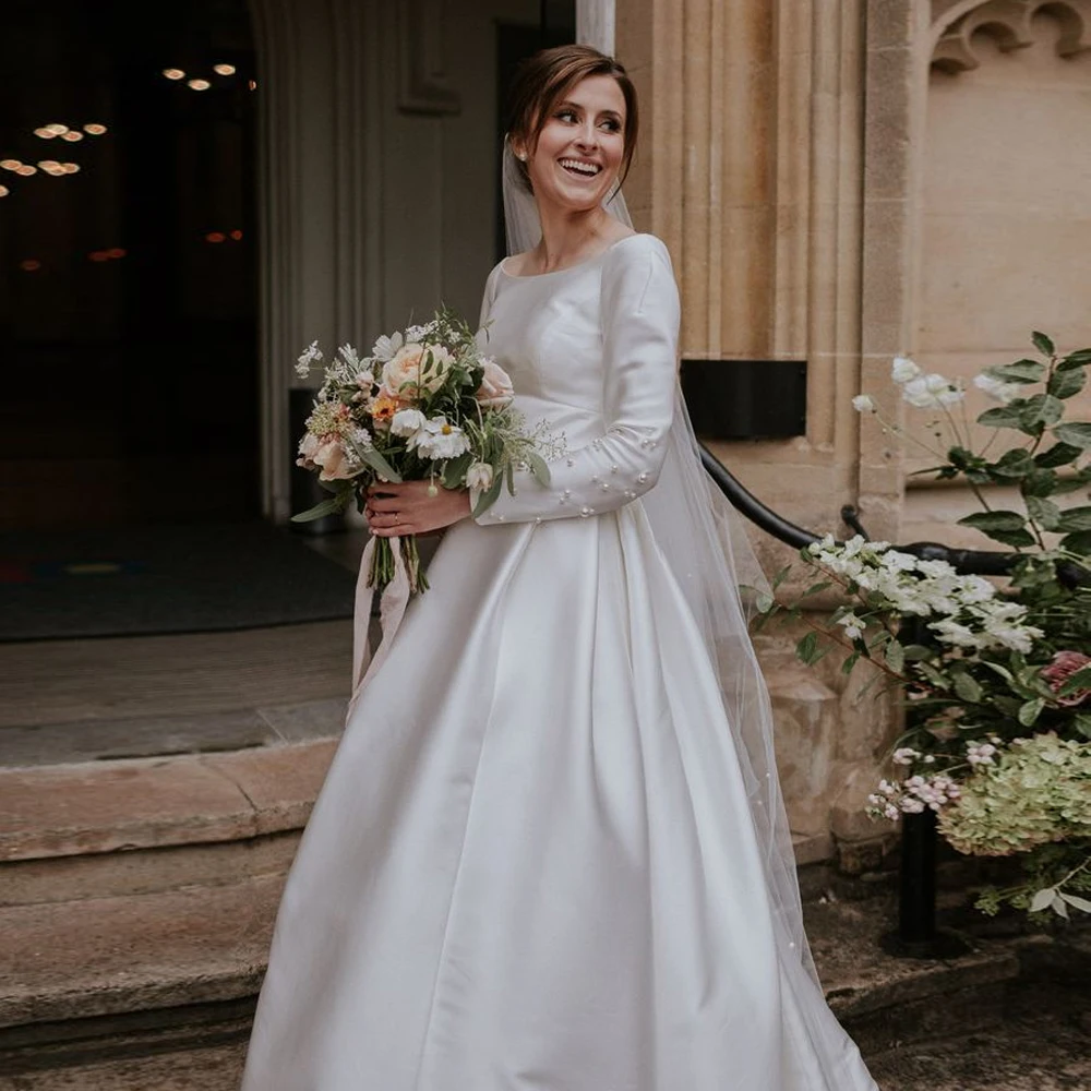 Long Sleeves Wedding Dresses A Line O Neck Customized Bridal Grown Satin Evening Dresses Beading Floor Length Vestido de novia
Long Sleeves Wedding Dresses A Line O Neck Customized Bridal Grown Satin Evening Dresses Beading Floor Length Vestido de novia