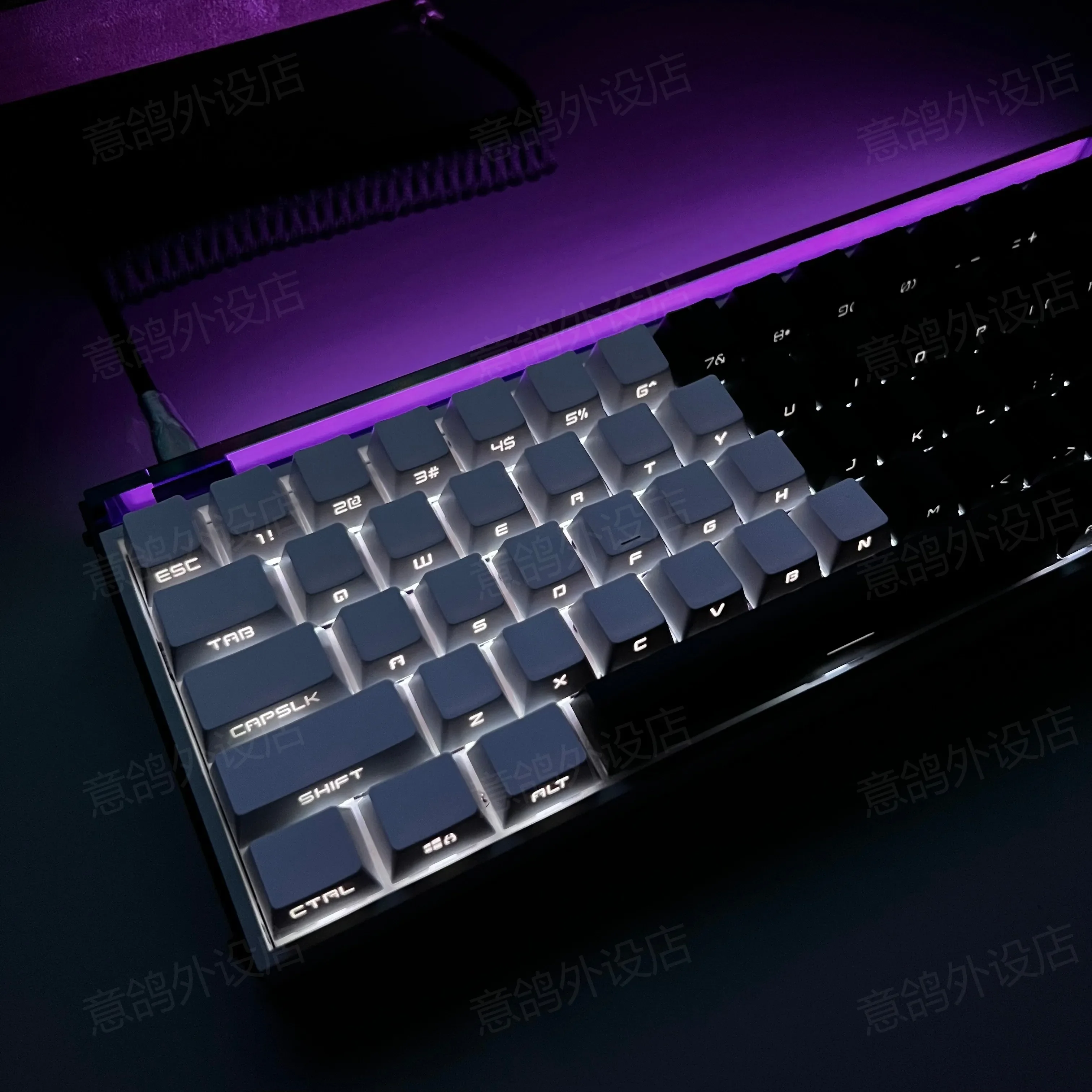 Side engraved black and white double spell transparent keycap OEM high PBT material
Side engraved black and white double spell transparent keycap OEM high PBT material