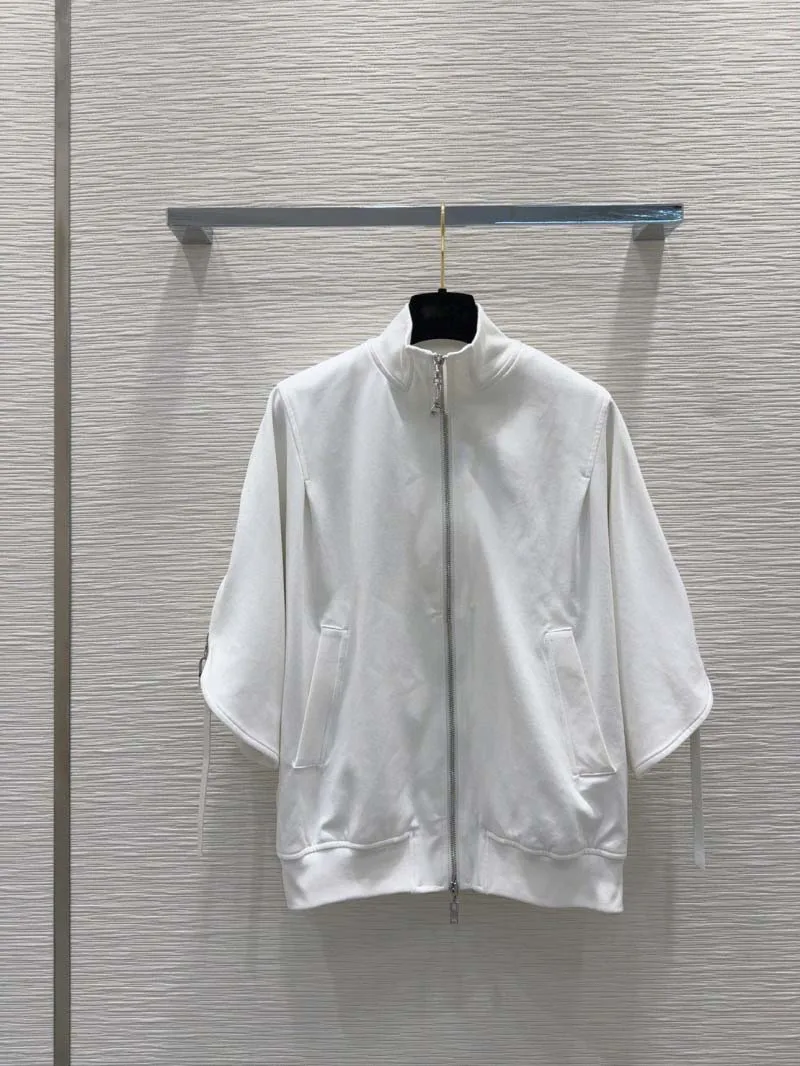 Casual style women's jacket, fashionable, exquisite, simple, loose, lightweight, casual short sleeved zipper jacket
Casual style women's jacket, fashionable, exquisite, simple, loose, lightweight, casual short sleeved zipper jacket