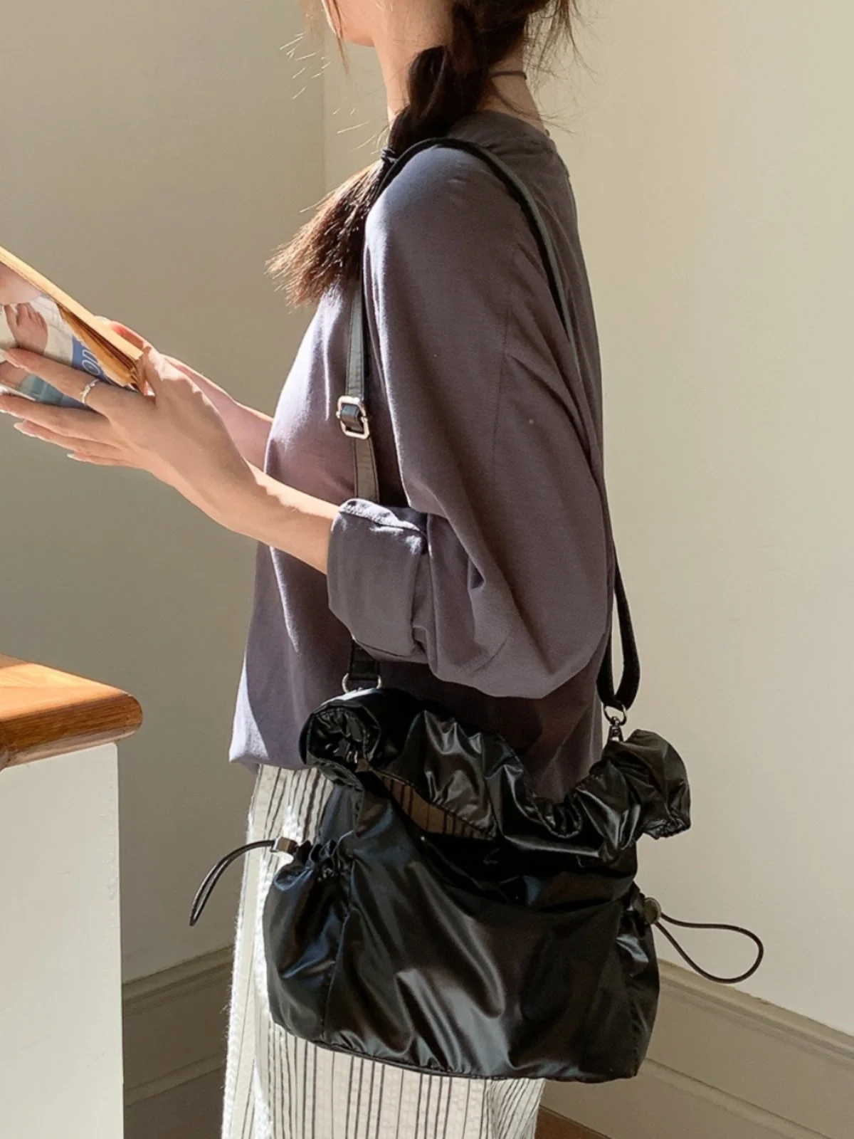 Spring Summer Women's Folded Cloud ape Dumpling Moon Tooth Crossbody Bag Underarm Bag Small Design Sensation Bag
Spring Summer Women's Folded Cloud ape Dumpling Moon Tooth Crossbody Bag Underarm Bag Small Design Sensation Bag