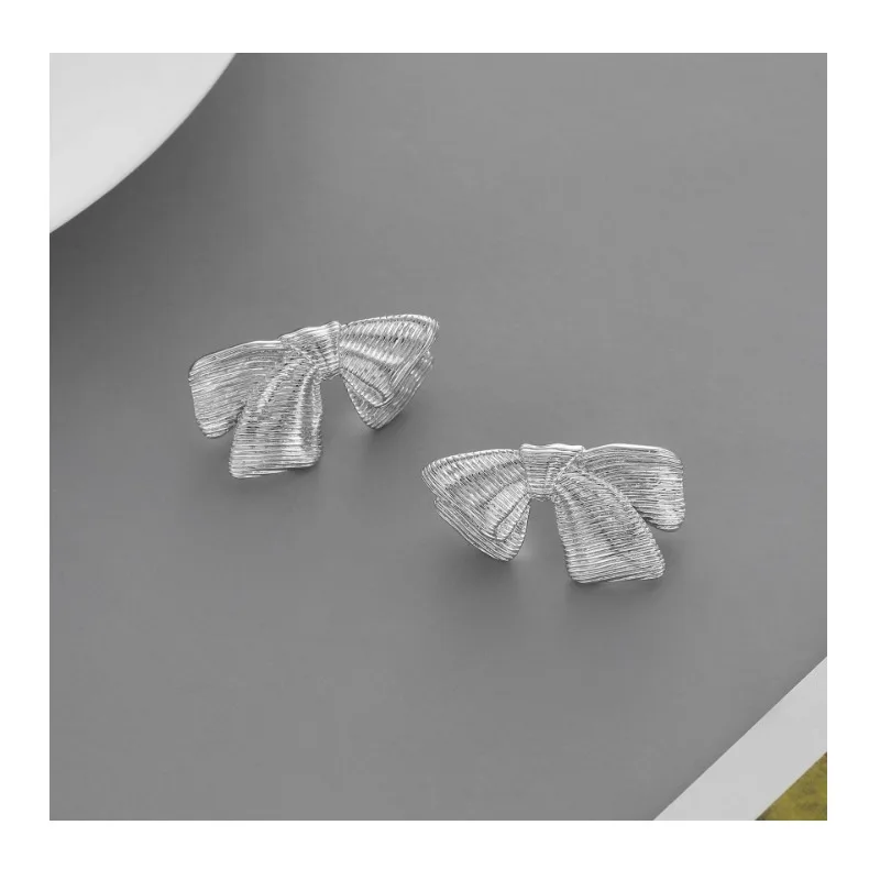 * Home New Bow Earrings White Deer Same Light Luxury Versatile Premium Temperament Silver Irregular Earrings
* Home New Bow Earrings White Deer Same Light Luxury Versatile Premium Temperament Silver Irregular Earrings