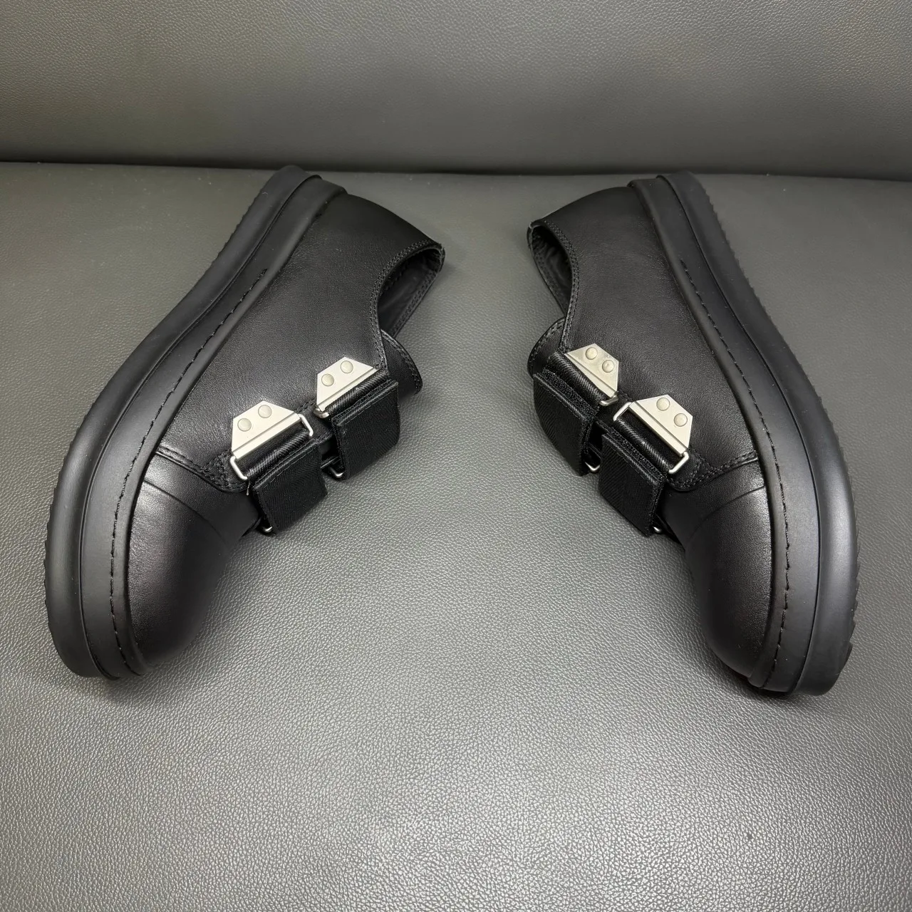 Luxury Men's Low Top Sneakers Black Leather High End Thick Sole Shoes Hook&Loop Casual Shoe Cowhide Top Quality Women Sneaker
Luxury Men's Low Top Sneakers Black Leather High End Thick Sole Shoes Hook&Loop Casual Shoe Cowhide Top Quality Women Sneaker