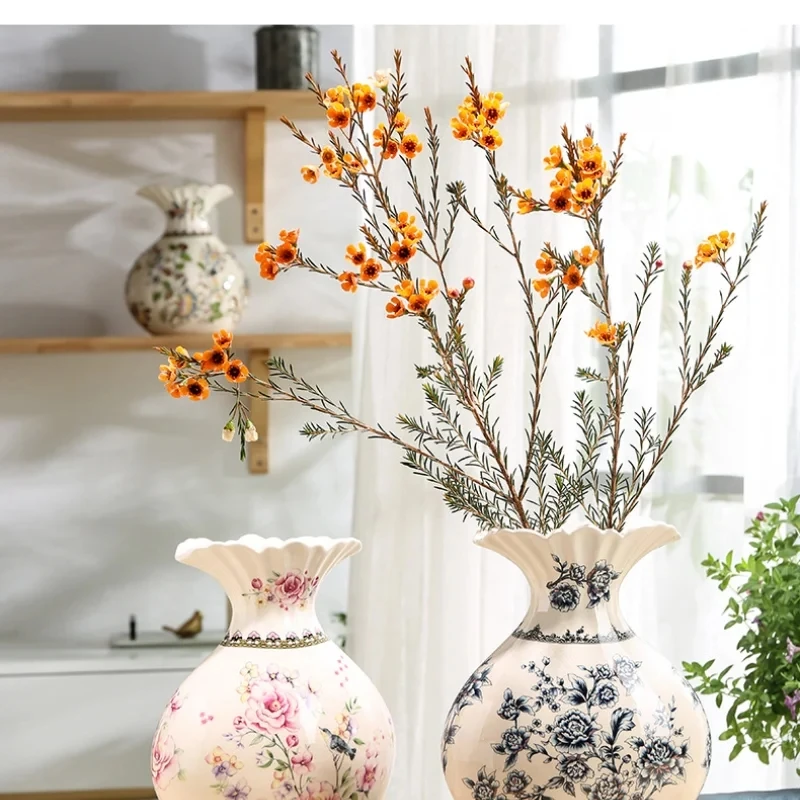 Jingdezhen Ceramic Chinese Retro Blue White Porcelain Vase Household Ornaments Living Room Decoration Floral Arrangement Vase
Jingdezhen Ceramic Chinese Retro Blue White Porcelain Vase Household Ornaments Living Room Decoration Floral Arrangement Vase