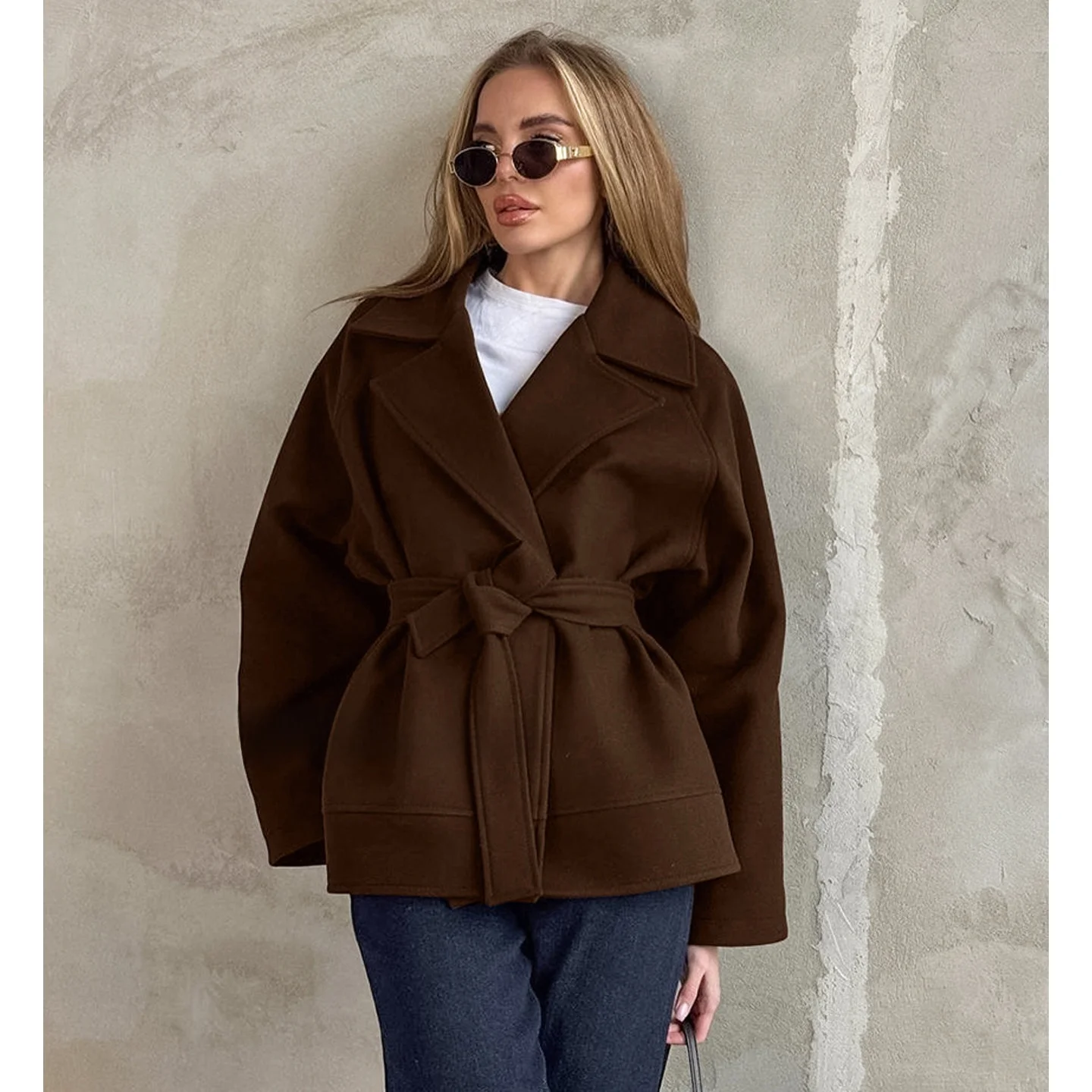 Autumn Winter Atmosphere Woolen Coat High-End Suit Collar Waist-Cinching Belted Versatile Tweed Wrap Coat for Women
Autumn Winter Atmosphere Woolen Coat High-End Suit Collar Waist-Cinching Belted Versatile Tweed Wrap Coat for Women