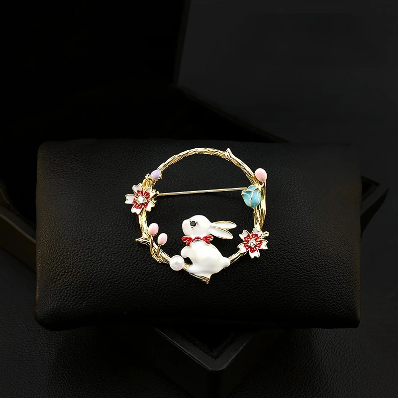 Cute Rabbit Garland Brooch Women High-End Suit Accessories Animal Pin Fixed Clothes Decoration Pearl Rhinestone Jewelry Gifts
Cute Rabbit Garland Brooch Women High-End Suit Accessories Animal Pin Fixed Clothes Decoration Pearl Rhinestone Jewelry Gifts
