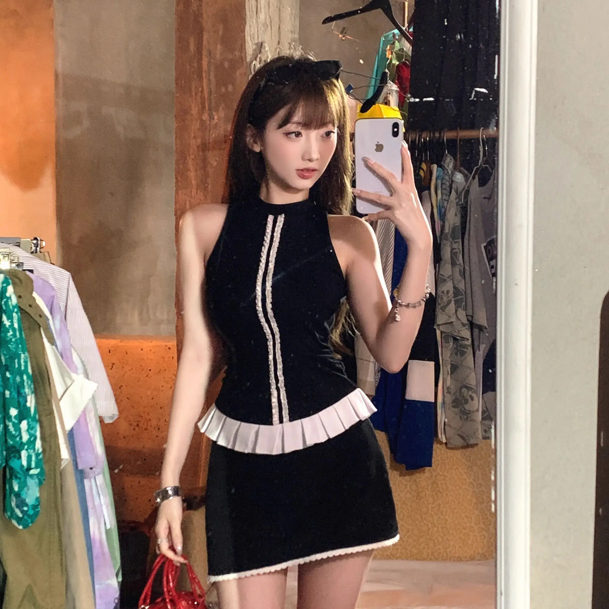2 Piece Skirt Set Women New Summer High-end Hot Girl Style Designed Niche Advanced Black Waist-hugging Top and Hip-packing Skirt
2 Piece Skirt Set Women New Summer High-end Hot Girl Style Designed Niche Advanced Black Waist-hugging Top and Hip-packing Skirt