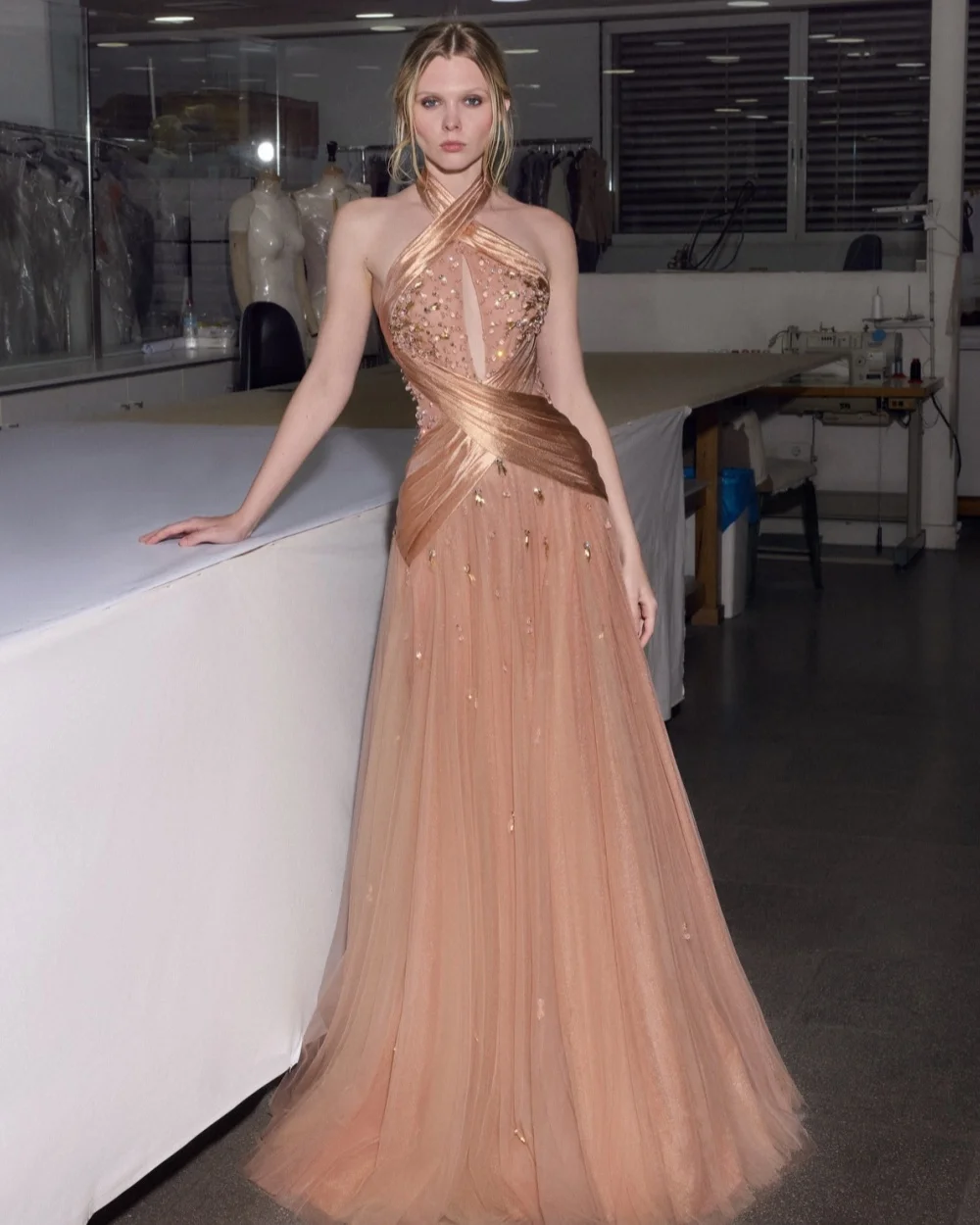 Customized Fashion Women Tulle Rhinestone Ruched A-Line Evening Dresses Elegant Sexy Halter Sleeveless Floor Lenght Prom Dresses
Customized Fashion Women Tulle Rhinestone Ruched A-Line Evening Dresses Elegant Sexy Halter Sleeveless Floor Lenght Prom Dresses