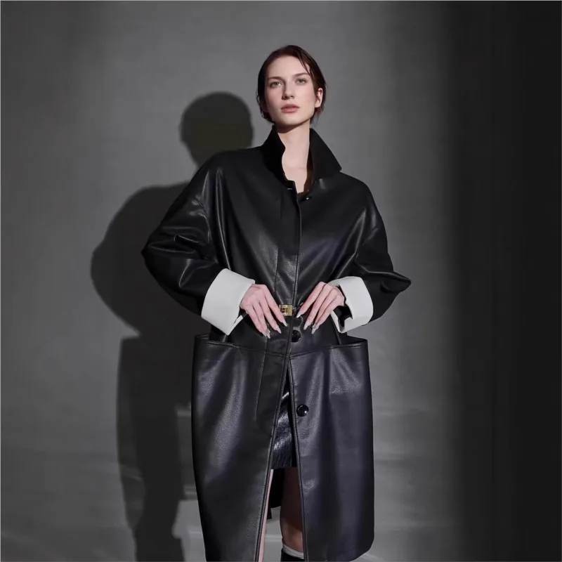 This mid-length lapel single-breasted leather is a casual and fashionable style coat
This mid-length lapel single-breasted leather is a casual and fashionable style coat