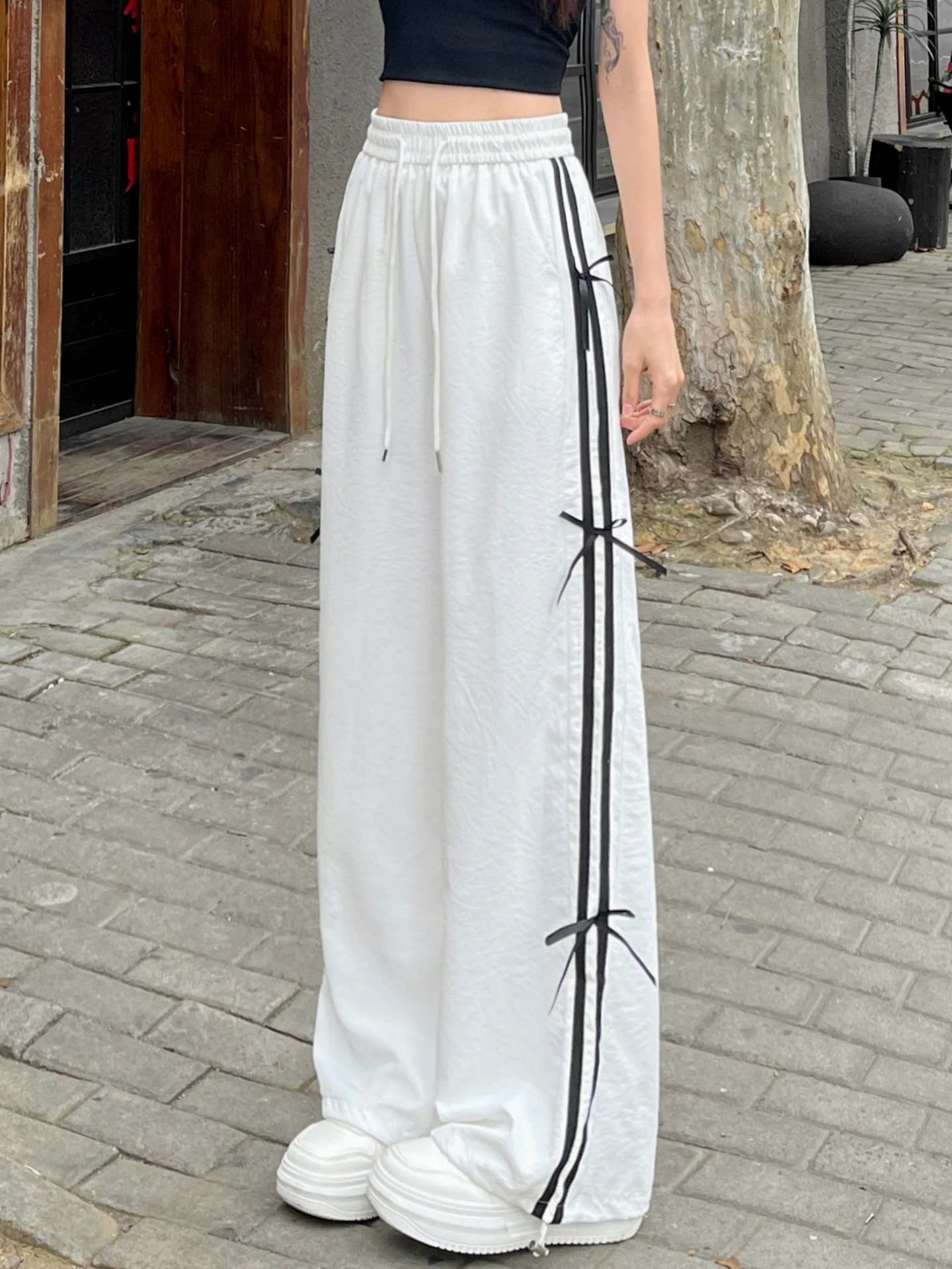 Lightweight Breathable Quick Dry Wide Leg Sport Pants for Women Summer American Design Side Stripe Workwear Trousers
Lightweight Breathable Quick Dry Wide Leg Sport Pants for Women Summer American Design Side Stripe Workwear Trousers