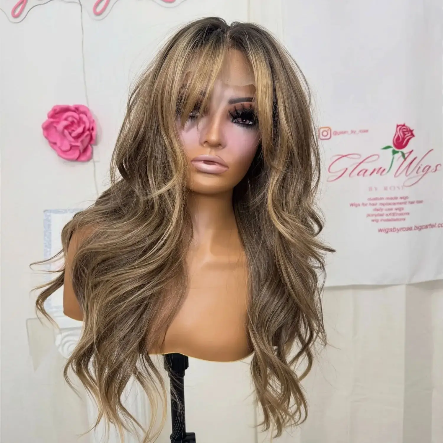 Мягкий высококачественный парик с эффектом Cool Body Wave, среднего коричневого цвета с омбре, синтетический, на кружевной основе, длинный, для вечеринок, повседневного использования и косплея, для женщин, легко носить.
Мягкий высококачественный парик с эффектом Cool Body Wave, среднего коричневого цвета с омбре, синтетический, на кружевной основе, длинный, для вечеринок, повседневного использования и косплея, для женщин, легко носить.