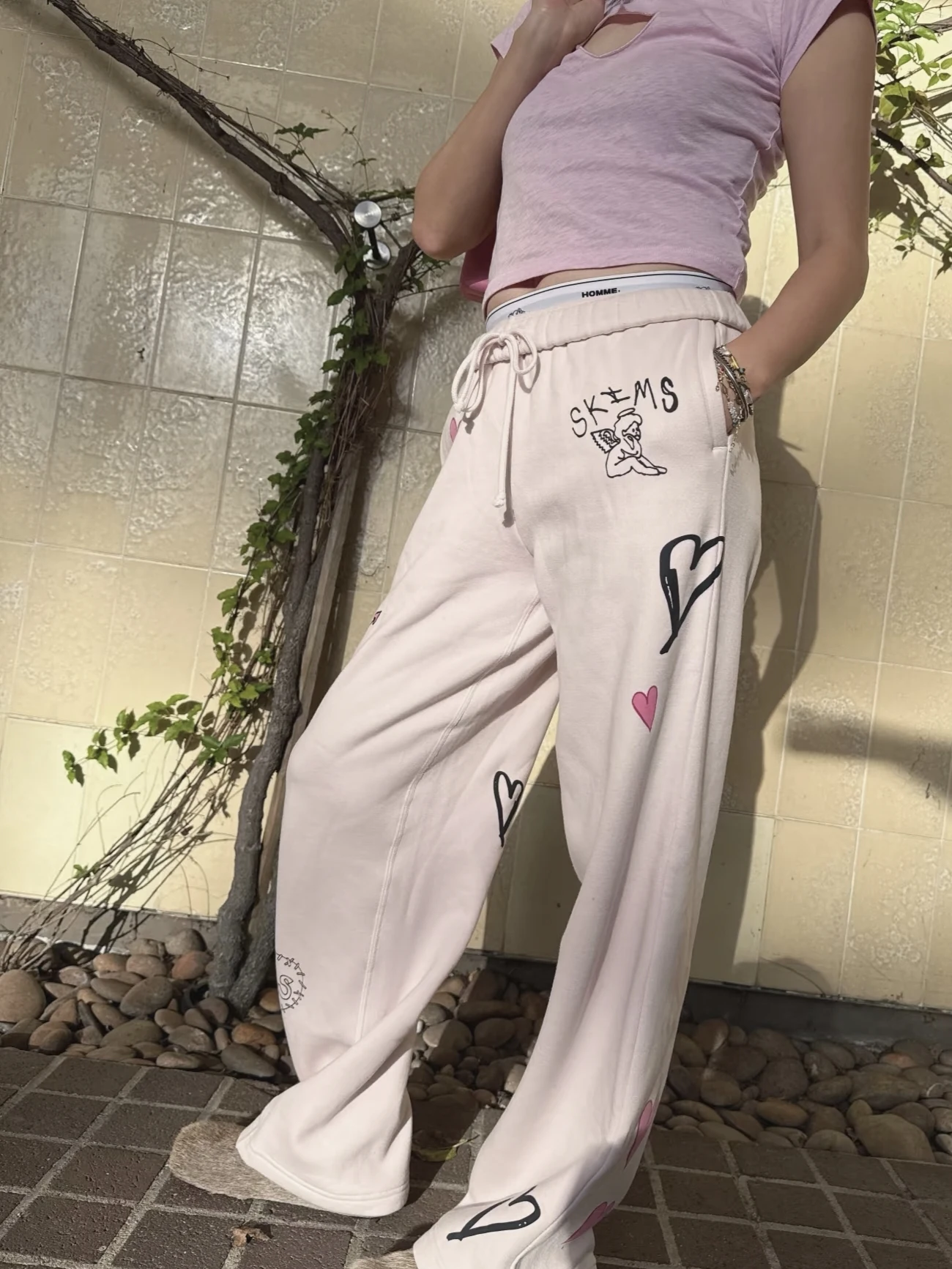 Valentine's Day Graffiti Love Heart Hoodie Zipper Hat Open Cardigan Casual Straight Leg Pants Set Women's Fashion Ensemble
Valentine's Day Graffiti Love Heart Hoodie Zipper Hat Open Cardigan Casual Straight Leg Pants Set Women's Fashion Ensemble