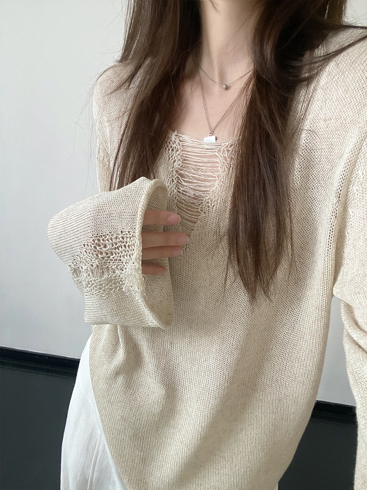 SunYeo Women's Loose Fit Long Sleeve V-Neck Linen Knitwear Casual Style Spring Summer Top Design Sensation Fashionable
SunYeo Women's Loose Fit Long Sleeve V-Neck Linen Knitwear Casual Style Spring Summer Top Design Sensation Fashionable