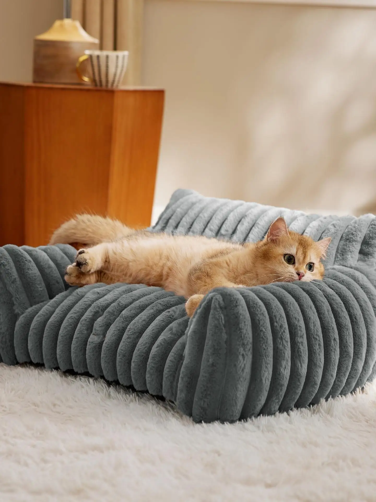 Новая вельветовая лежанка-гнездо для собак: теплая зимняя комфортная лежанка-диван для животных, универсальная подстилка для кошек и собак
Новая вельветовая лежанка-гнездо для собак: теплая зимняя комфортная лежанка-диван для животных, универсальная подстилка для кошек и собак