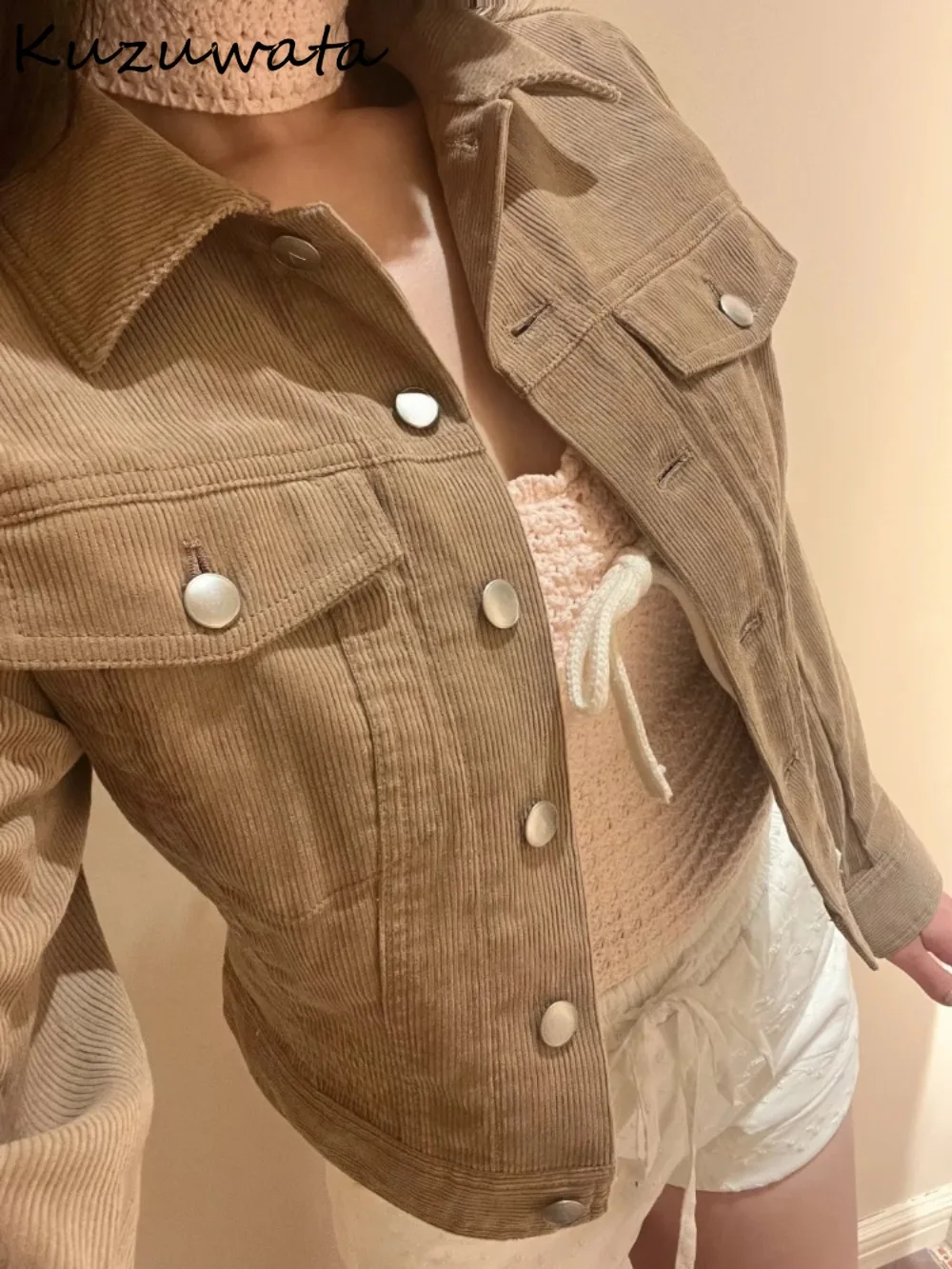 Kuzuwata New Turn-down Collar Short Denim Jacket All-match Sweet Hot Sell Vintage Veste Femme Japan Safari England Style Coats
Kuzuwata New Turn-down Collar Short Denim Jacket All-match Sweet Hot Sell Vintage Veste Femme Japan Safari England Style Coats