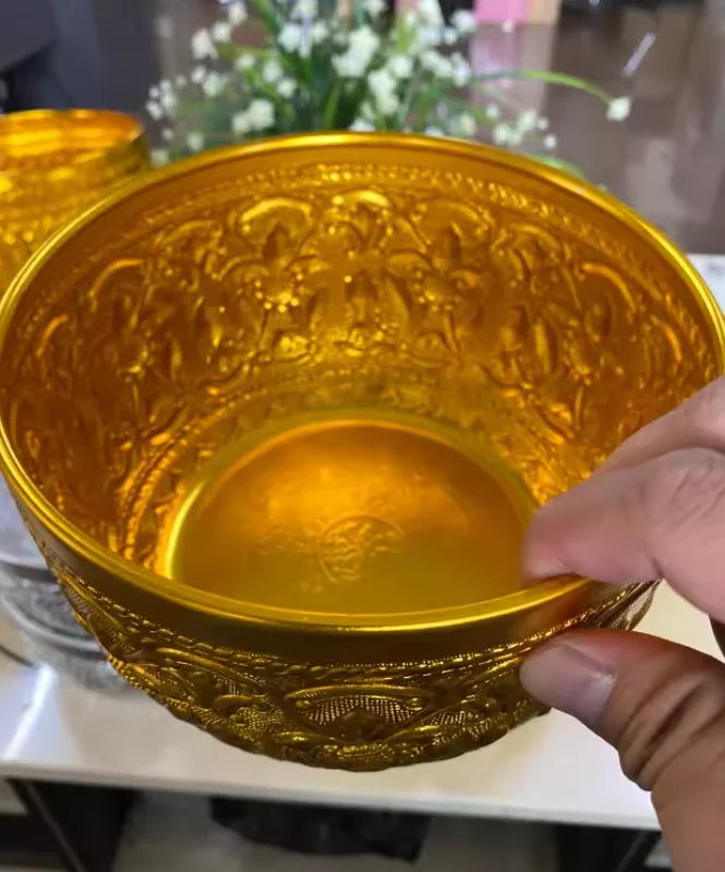 Тайская золотая чаша, серебряная чаша, брызги воды, фестивальный реквизит, металлический горшок для буддийского храм Дай
Тайская золотая чаша, серебряная чаша, брызги воды, фестивальный реквизит, металлический горшок для буддийского храм Дай