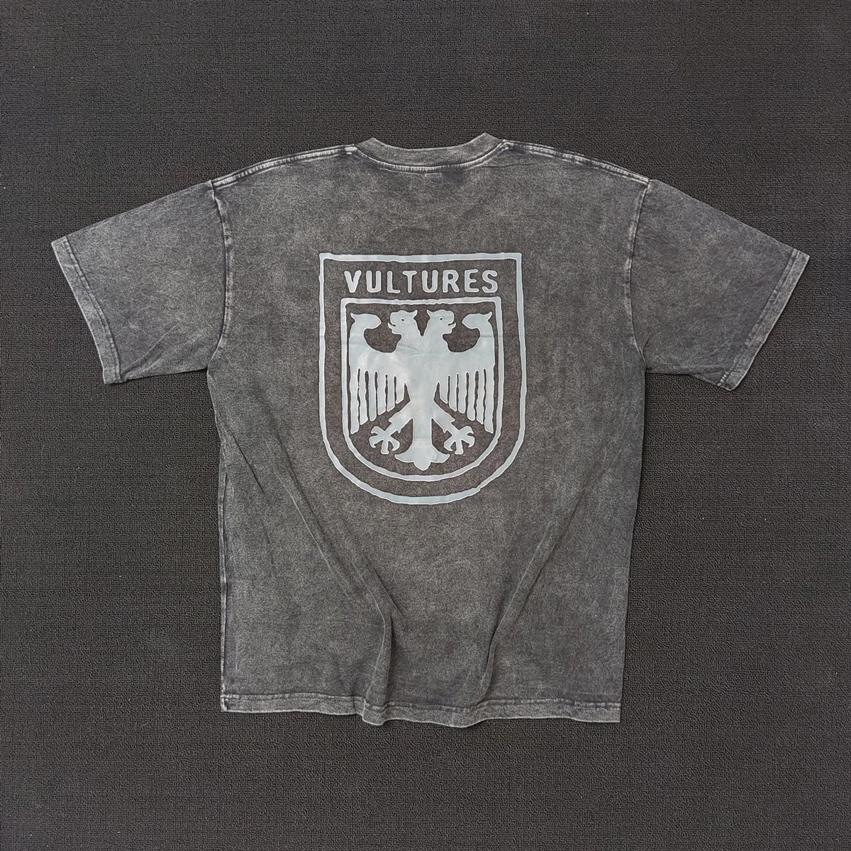 Yao Fashion Washed Old Vintage Kanye Vultures Logo Graphics Print Casual HipHop Streetwear Oversize Cotton T Shirt For Men
Yao Fashion Washed Old Vintage Kanye Vultures Logo Graphics Print Casual HipHop Streetwear Oversize Cotton T Shirt For Men