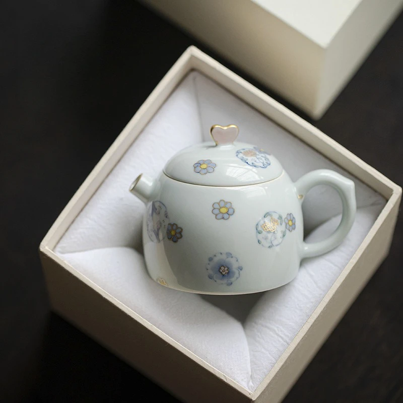 Hand-painted leather ball flower sketch pot, original small Kung Fu tea set ceramic
Hand-painted leather ball flower sketch pot, original small Kung Fu tea set ceramic