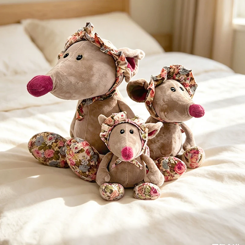 Cute Vintage Country Mouse Plush Toy 3 Styles Floral Hat Rat Stuffed Animal Doll for Home Decor and Gifts.
Cute Vintage Country Mouse Plush Toy 3 Styles Floral Hat Rat Stuffed Animal Doll for Home Decor and Gifts.