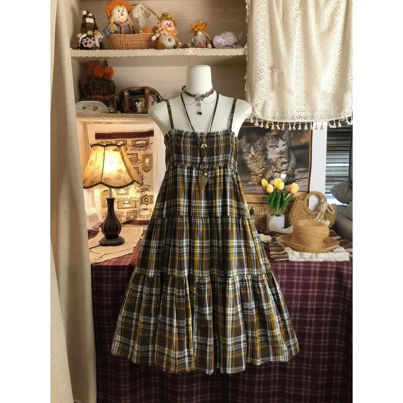 Brown plaid suspender dress, thin A-word skirt
Brown plaid suspender dress, thin A-word skirt