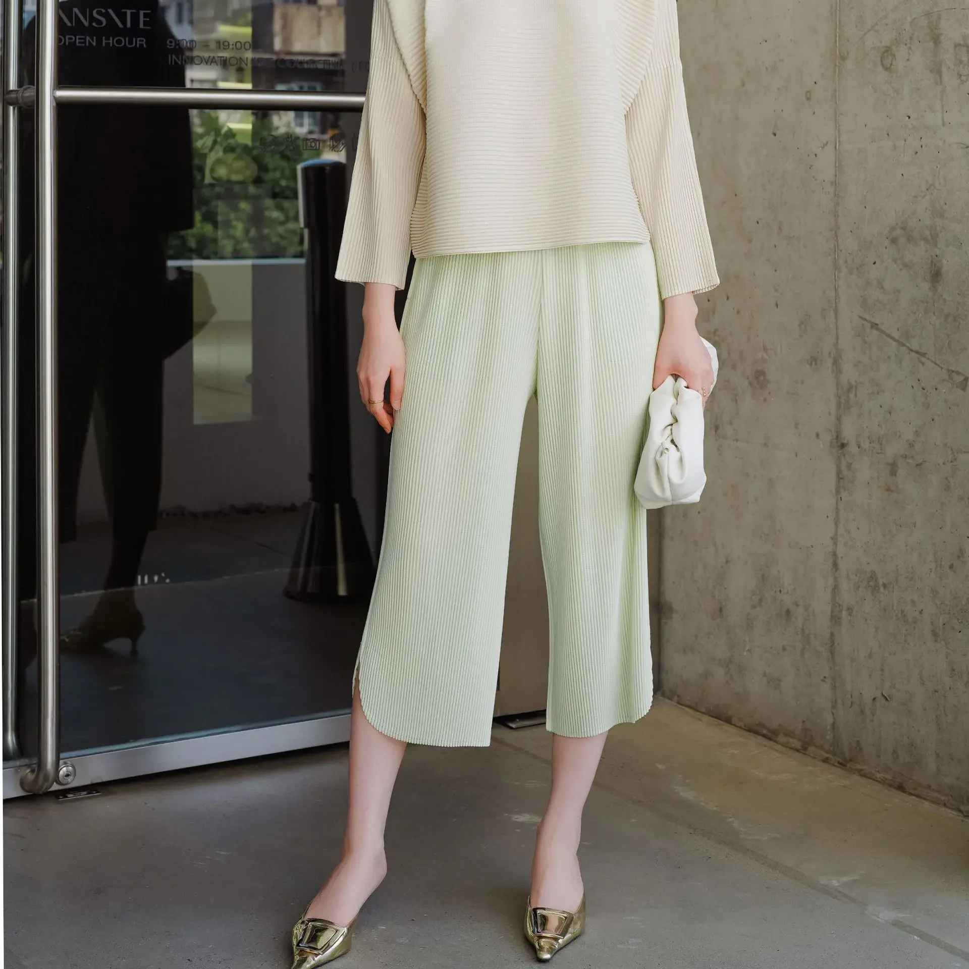 SXZ Pleats Pants 2025 Early Spring New Miyake High-end Pleats Loose Casual Versatile Thin Wide-leg Pants Casual Pants Clothing
SXZ Pleats Pants 2025 Early Spring New Miyake High-end Pleats Loose Casual Versatile Thin Wide-leg Pants Casual Pants Clothing